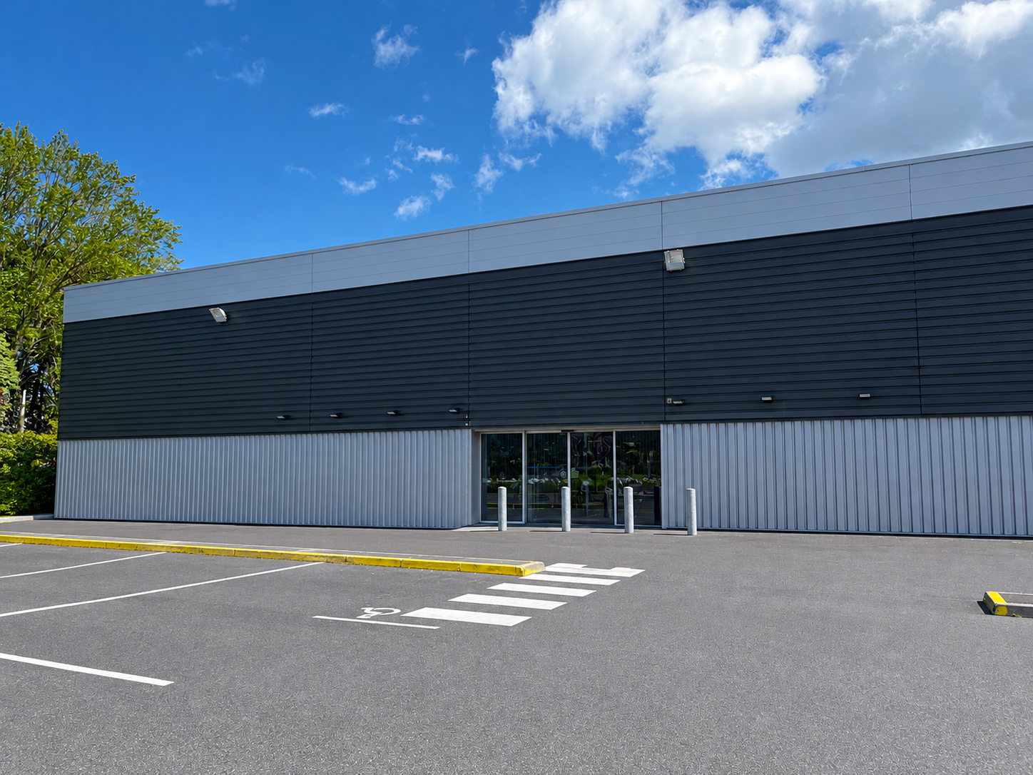 Location pure Local commercial 1 393 m² La Richardais
