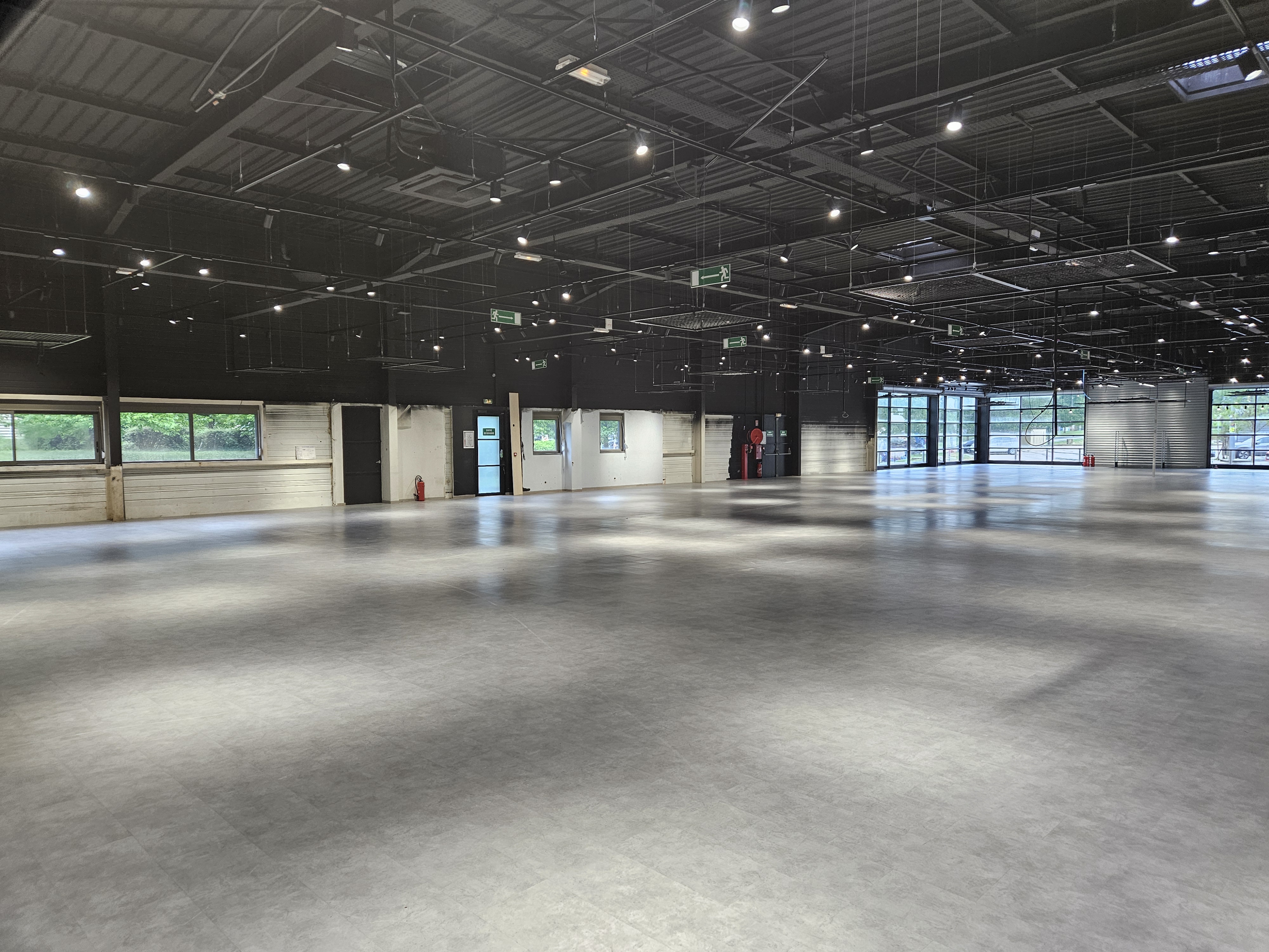 Location pure Local commercial 1 037 m² Dole