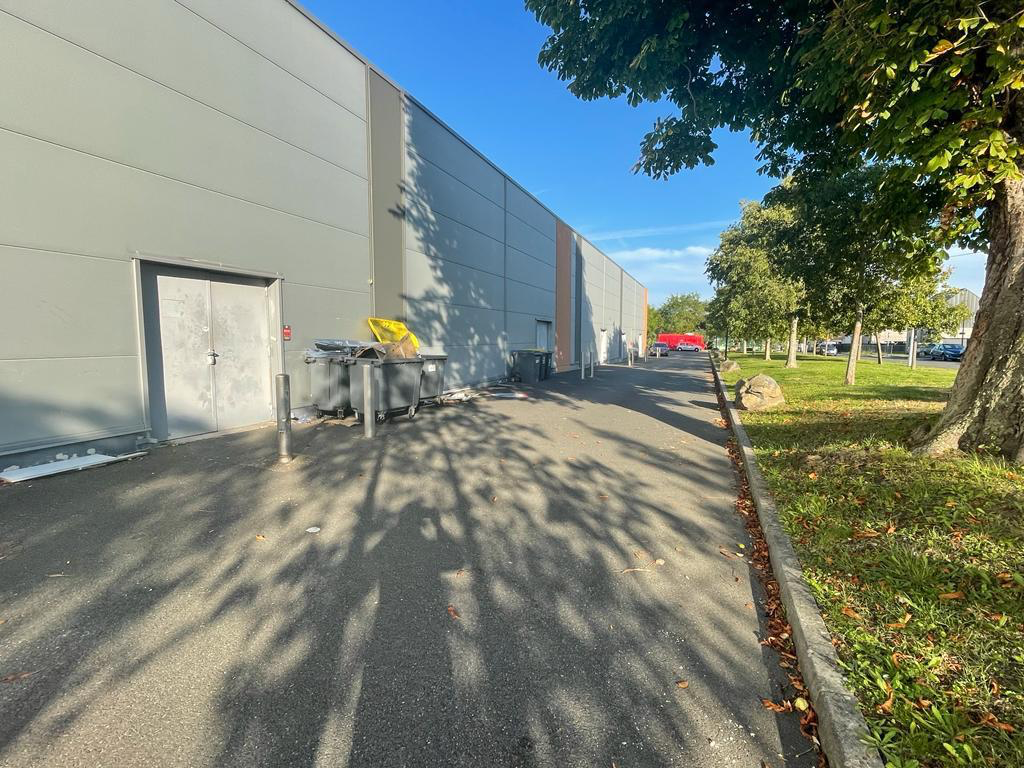 Location pure Local commercial 600 m² Chambray-lès-Tours - 4