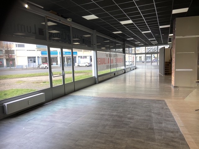 Vente de murs libres Local commercial 456 m² Mâcon - 2