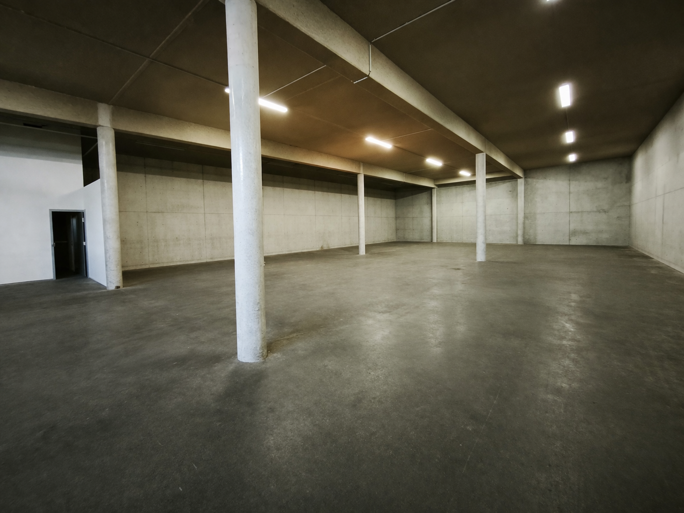 Location pure Local commercial 900 m² École-Valentin - 3