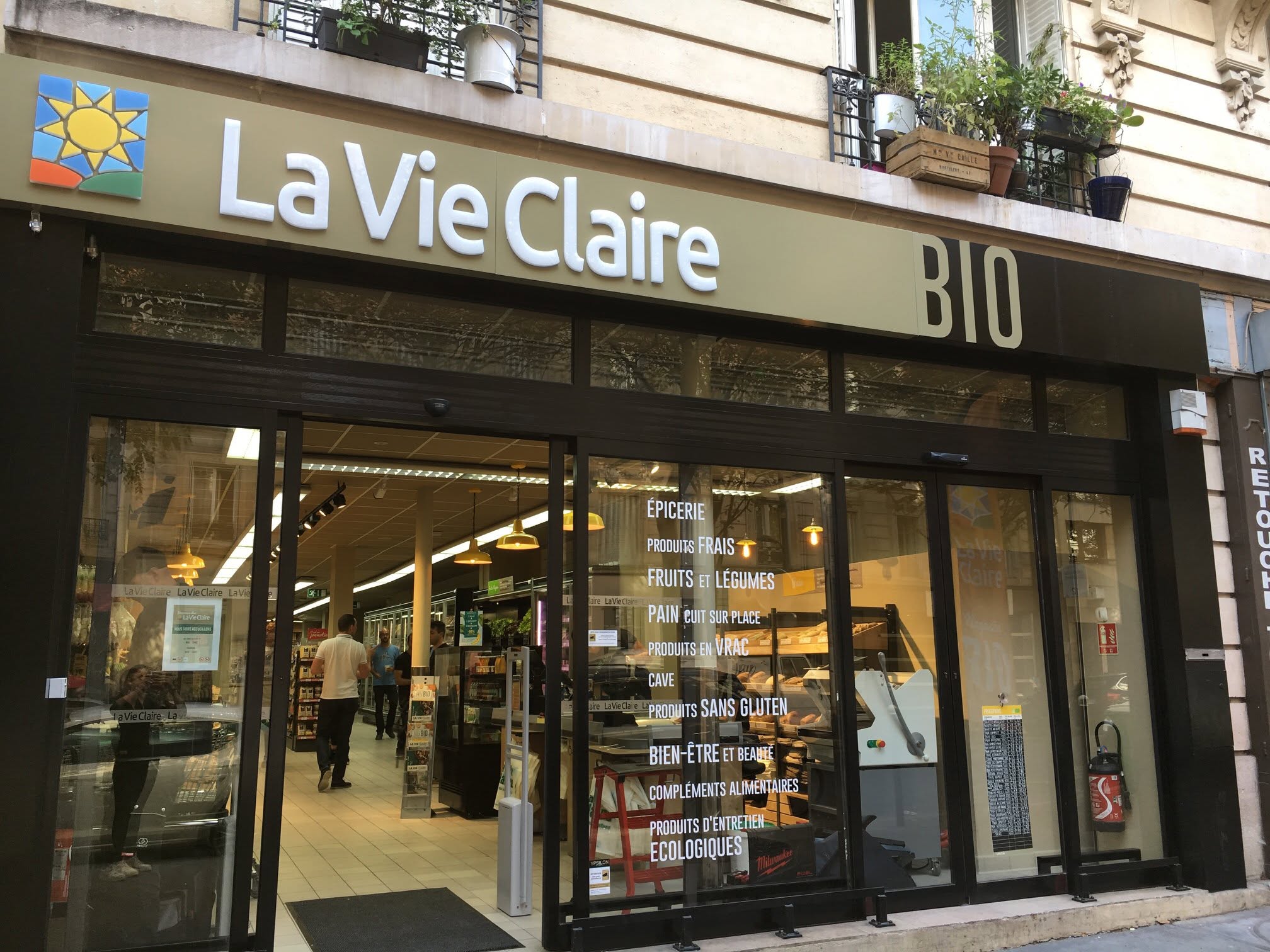 Location pure Local commercial 394 m² Paris
