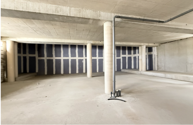 Location pure Local commercial 965 m² Noisy-le-Sec