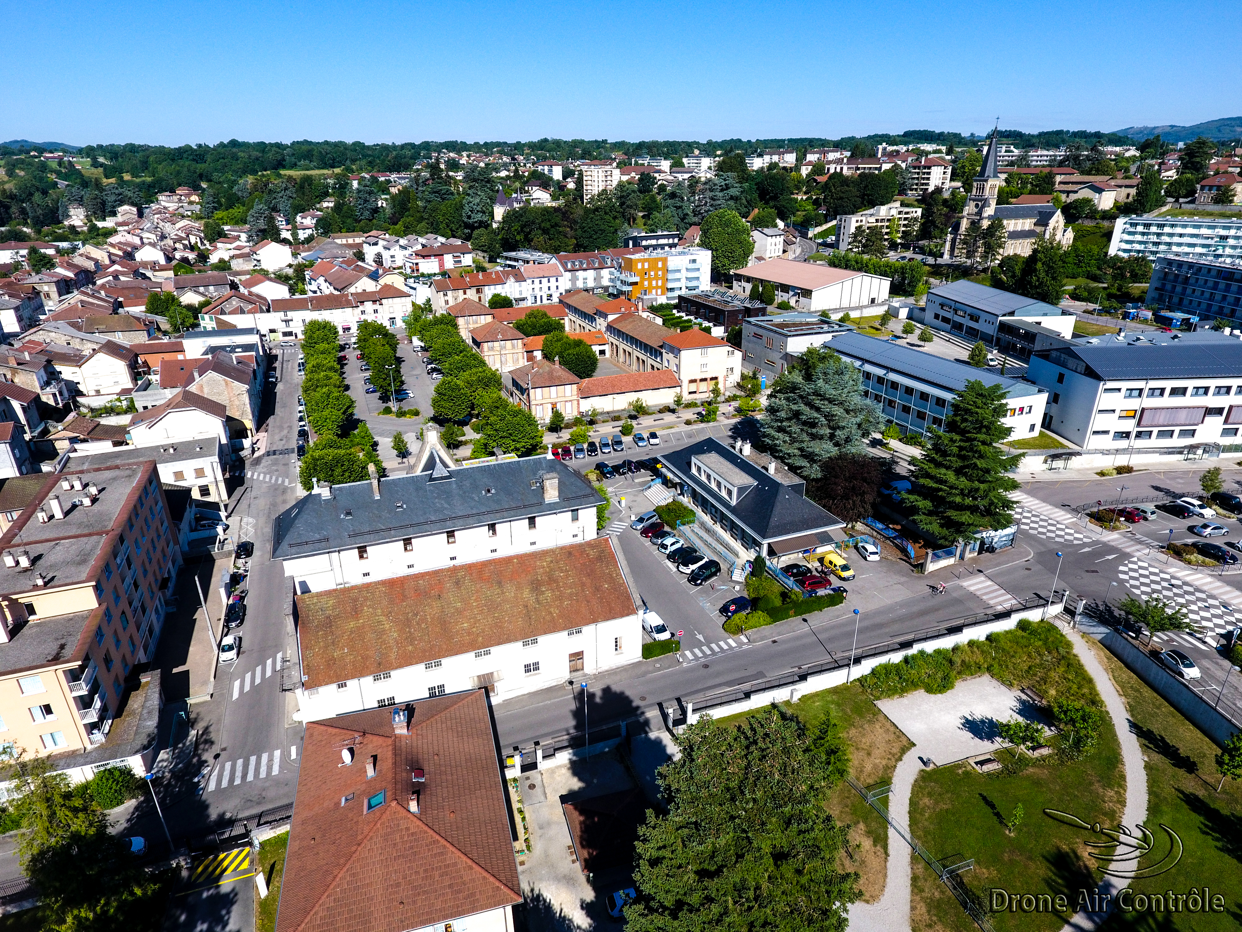 Location Entrepôt 1 150 m² Rives