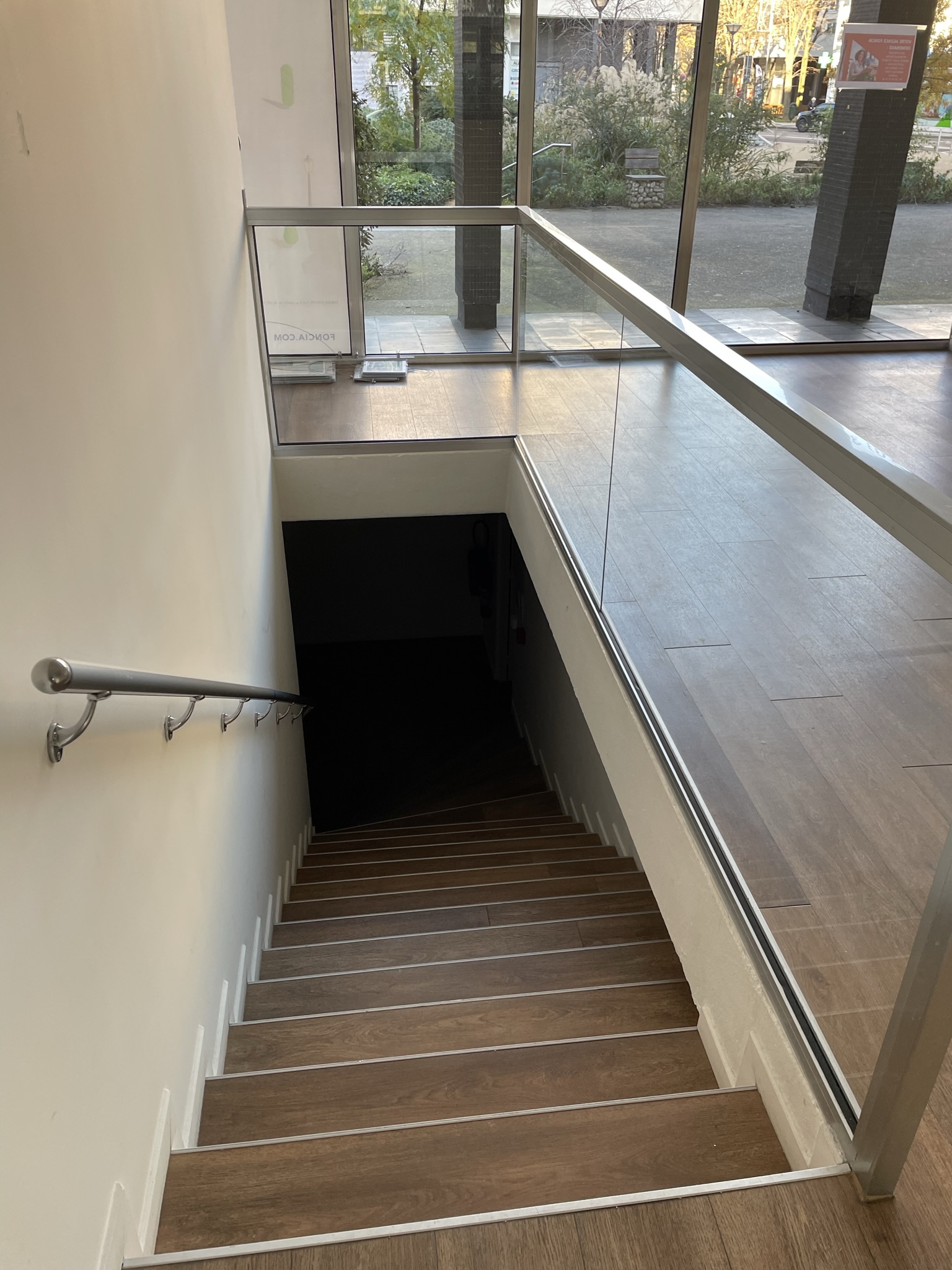 Location pure Local commercial 156 m² Chatou - 2
