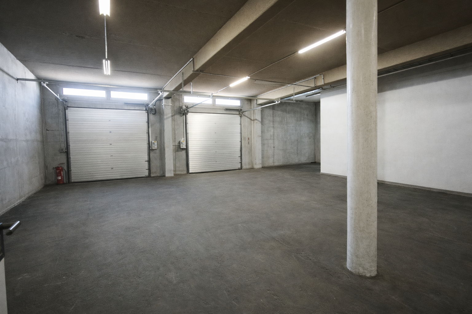 Location pure Local commercial 900 m² École-Valentin - 4