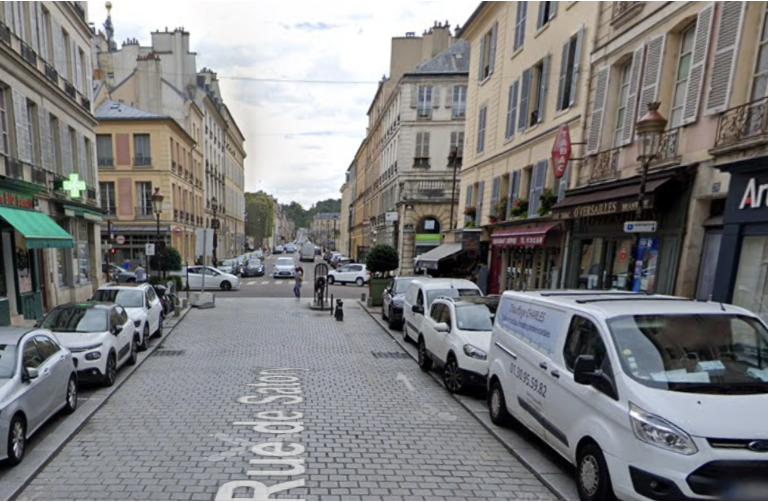 Location pure Local commercial 235 m² Versailles - 3