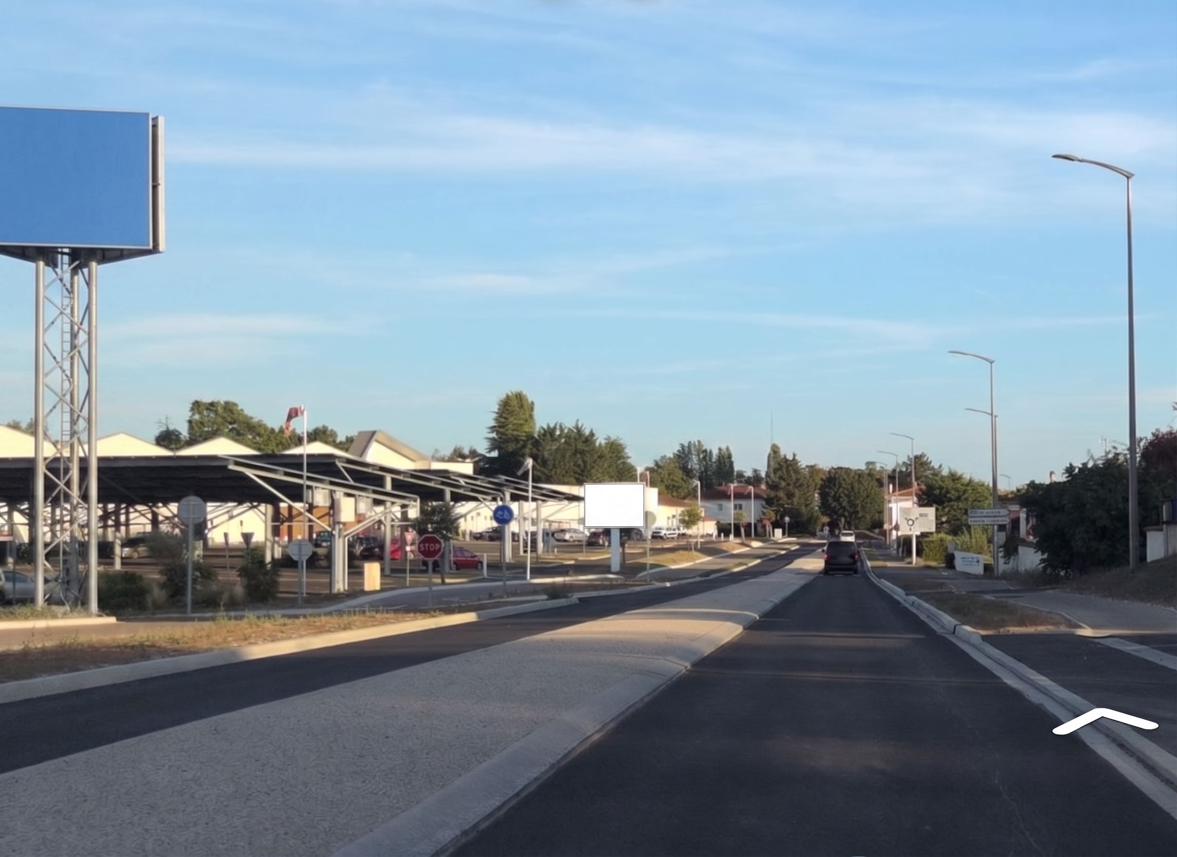 Location pure Local commercial 1 220 m² Jonzac