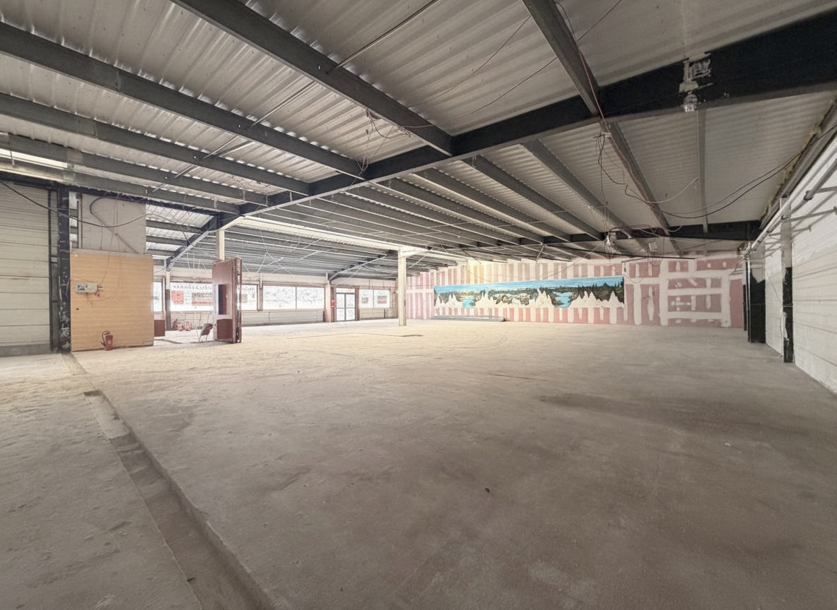 Location pure Local commercial 600 m² Salouël