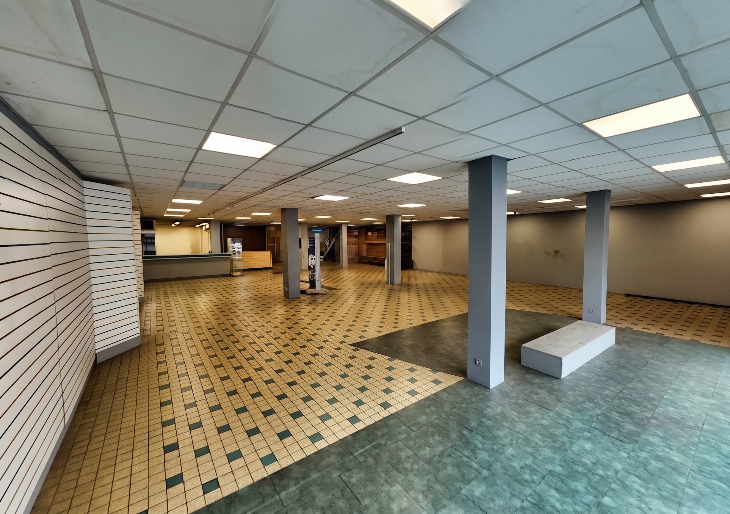 Location avec droit d'entrée Local commercial 500 m² Libourne