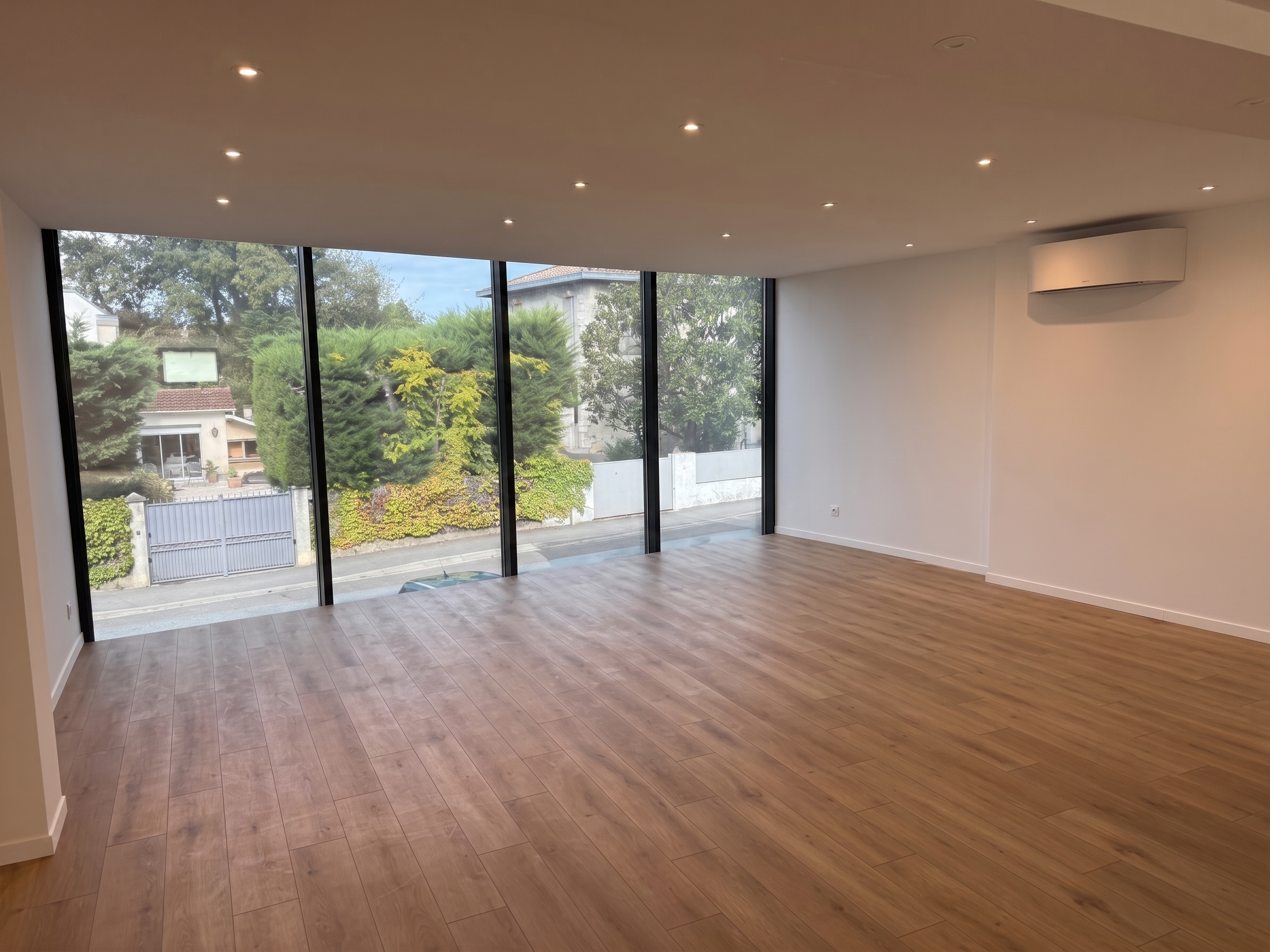 Location pure Local commercial 80 m² Bordeaux - 2