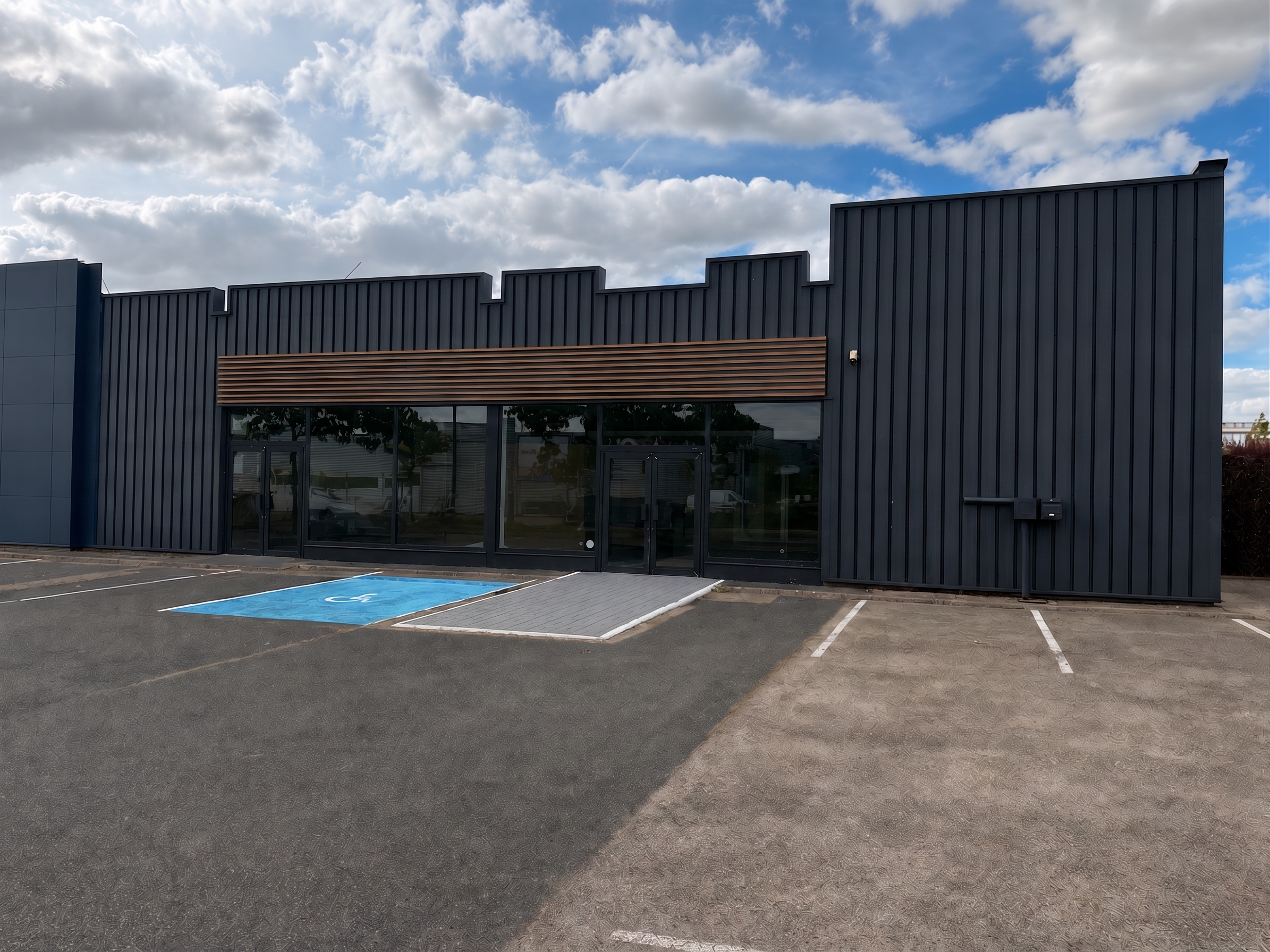Location pure Local commercial 390 m² Saint-Parres-aux-Tertres