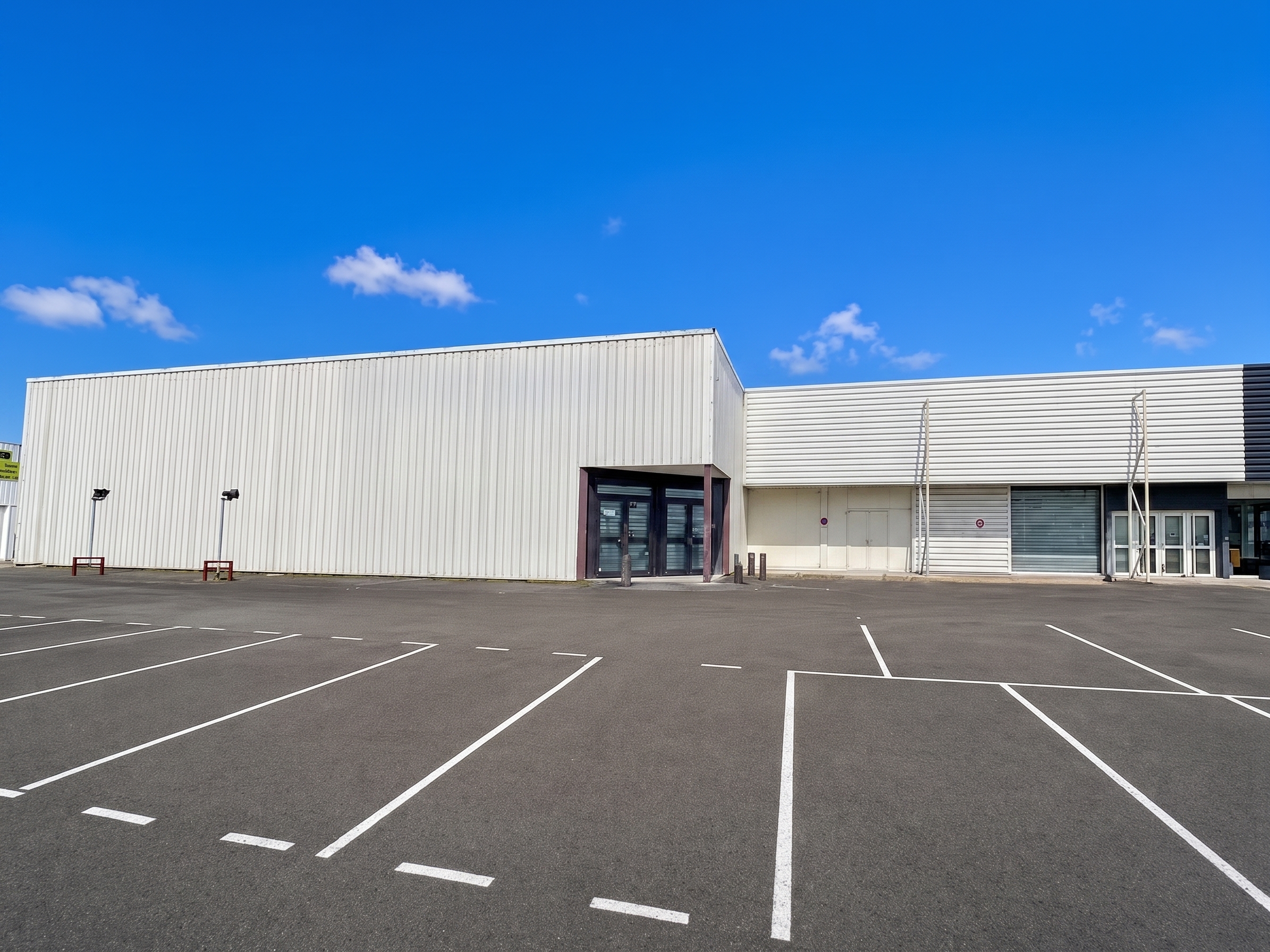 Location pure Local commercial 1 121 m² Saint-Paul-lès-Dax