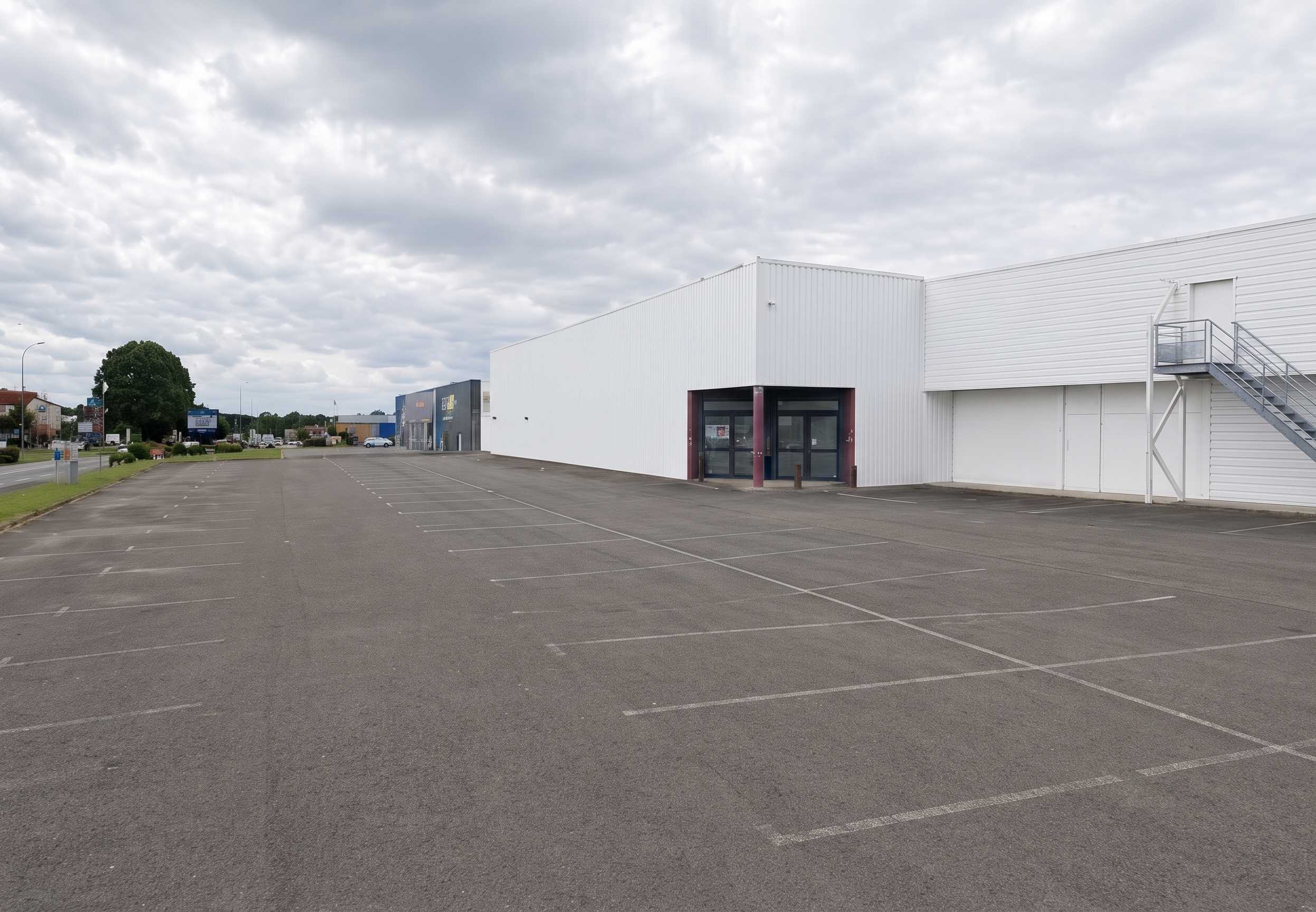 Location pure Local commercial 1 121 m² Saint-Paul-lès-Dax - 3