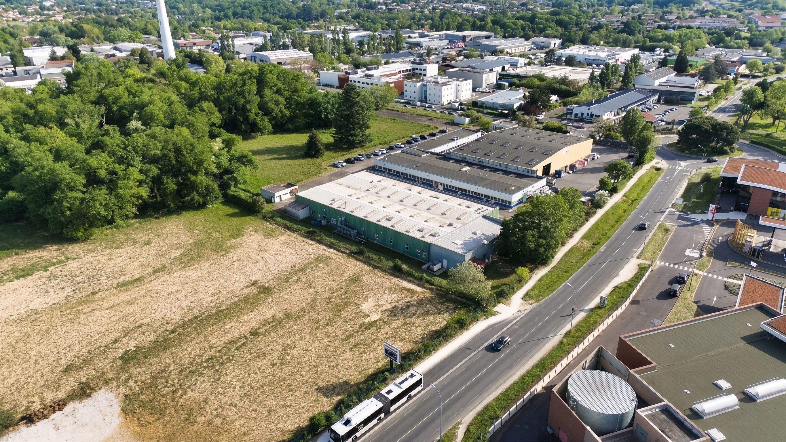 Location pure Local commercial 355 m² Artigues-près-Bordeaux - 2