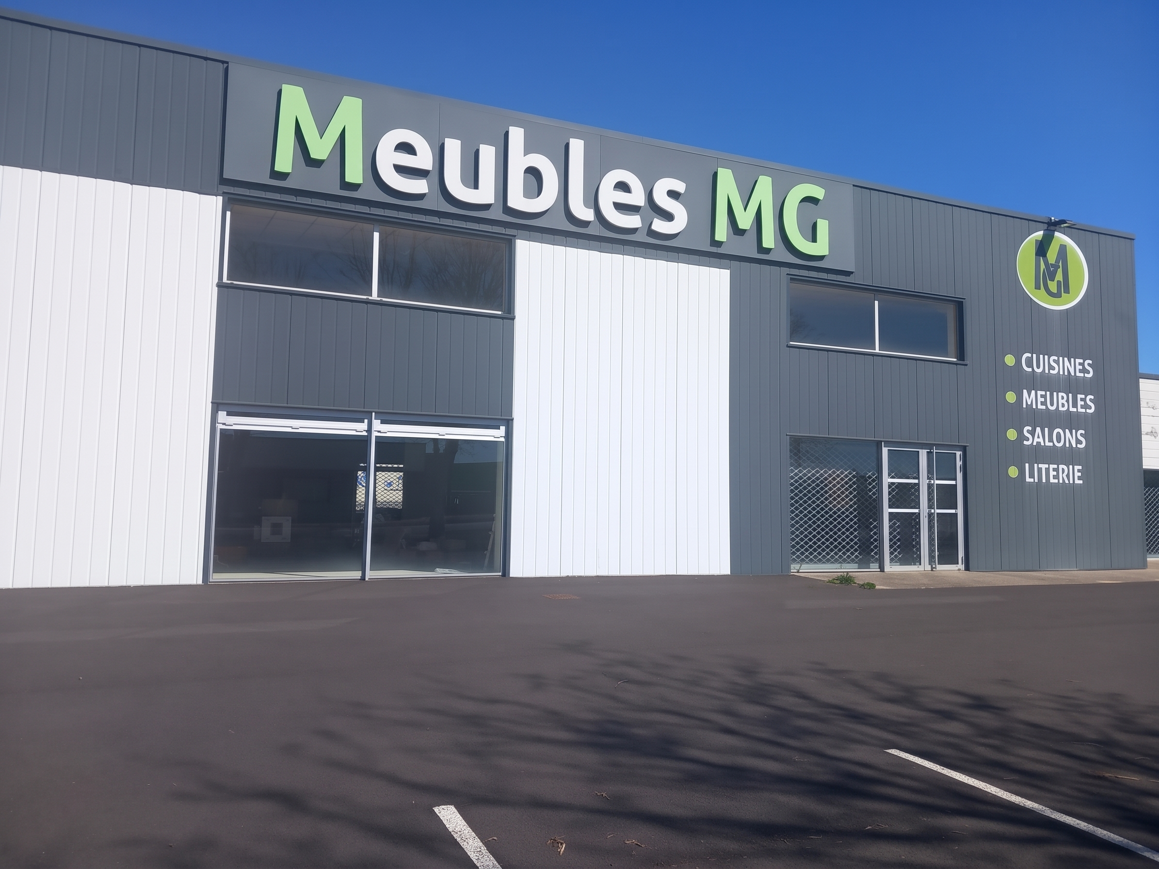 Location Entrepôt 560 m² Cohade