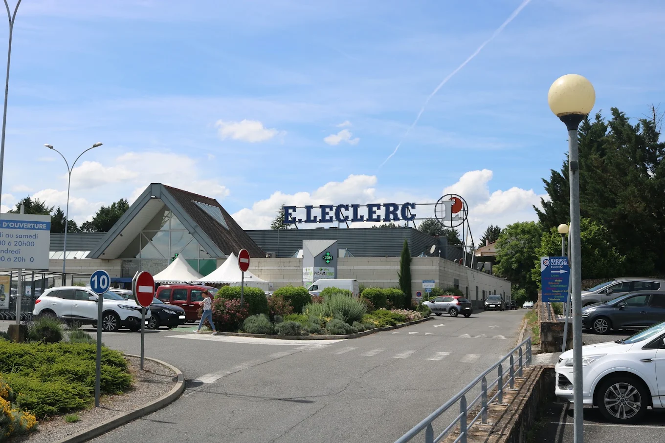 Location pure Local commercial 200 m² Capdenac