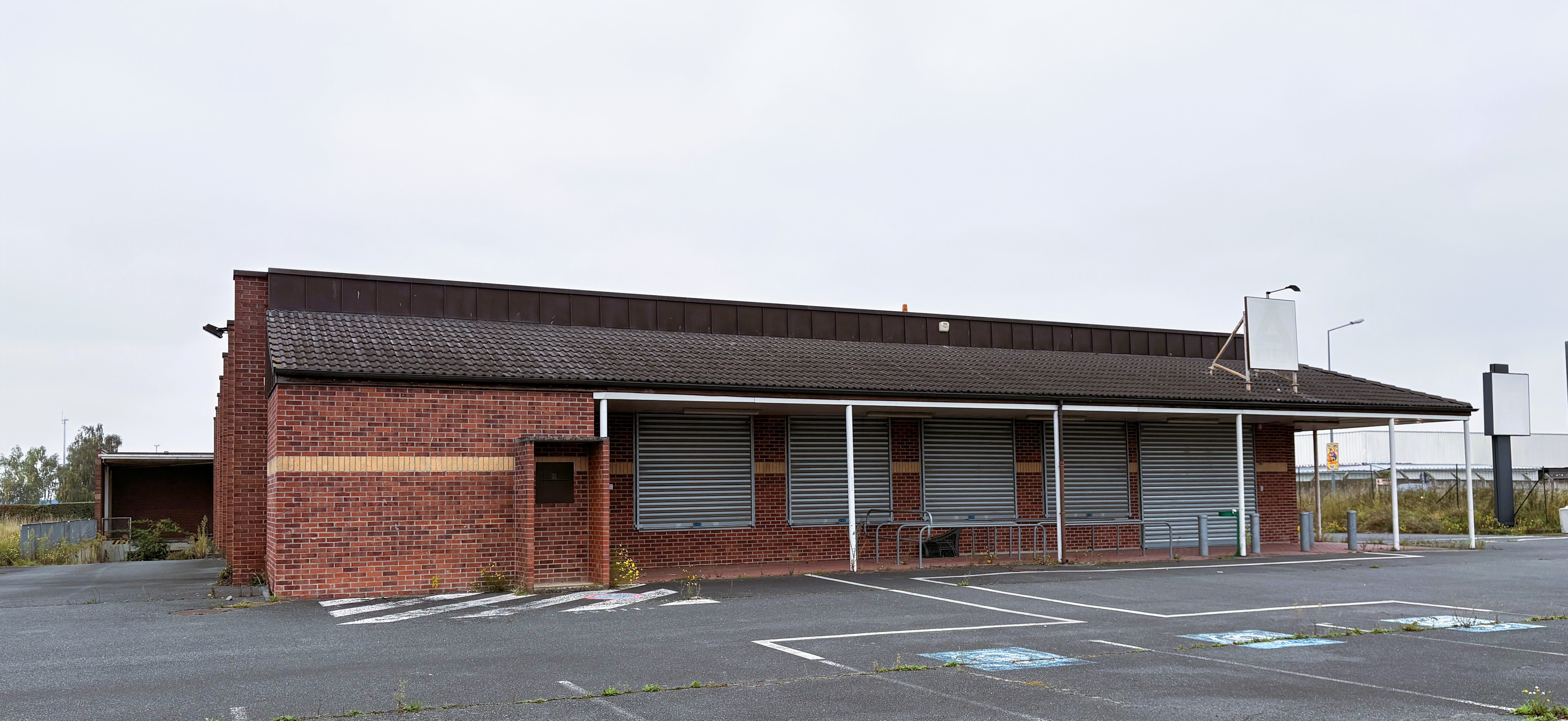 Location pure Local commercial 810 m² Roye - 4