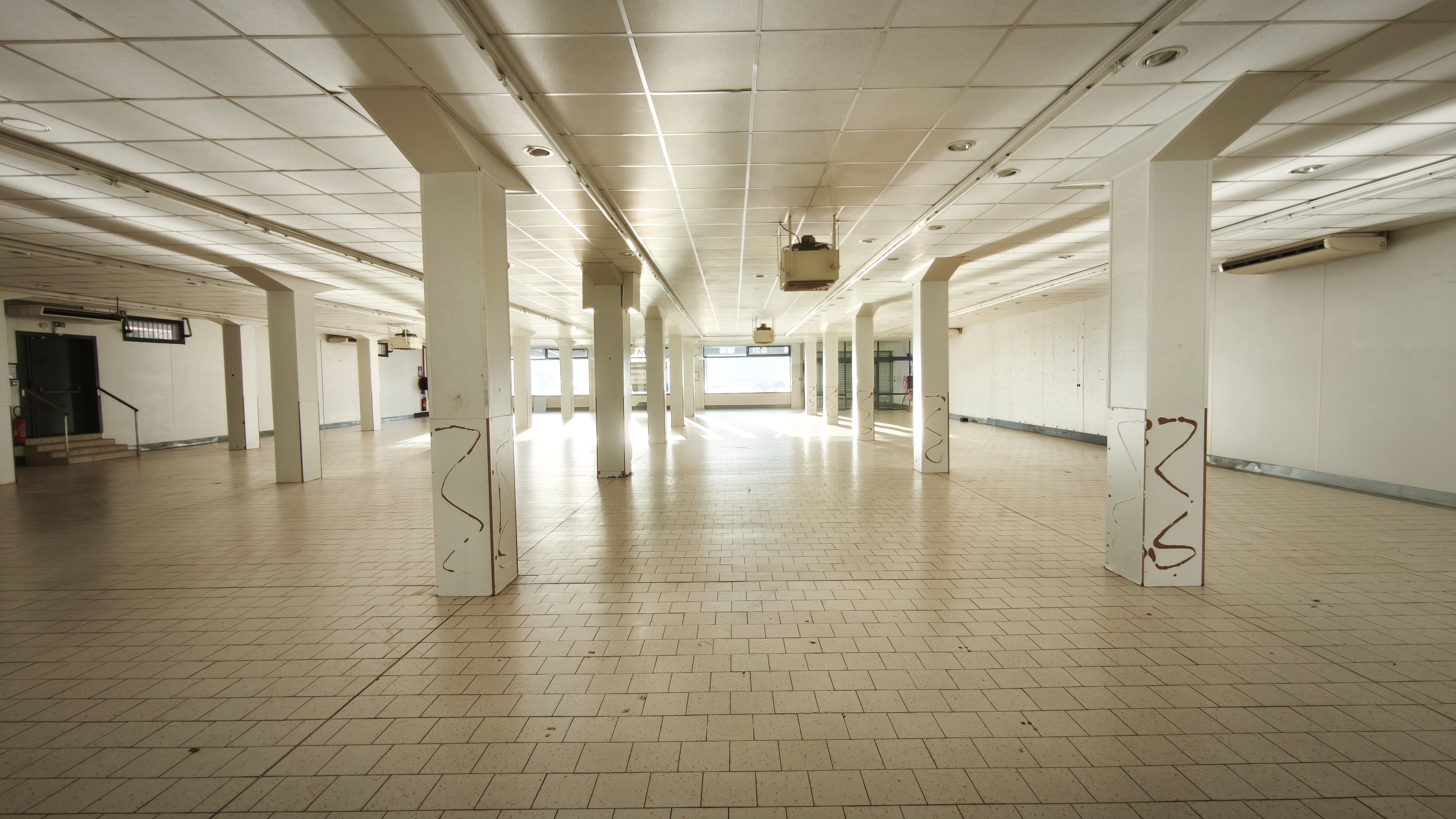 Vente de murs libres Local commercial 880 m² Besançon