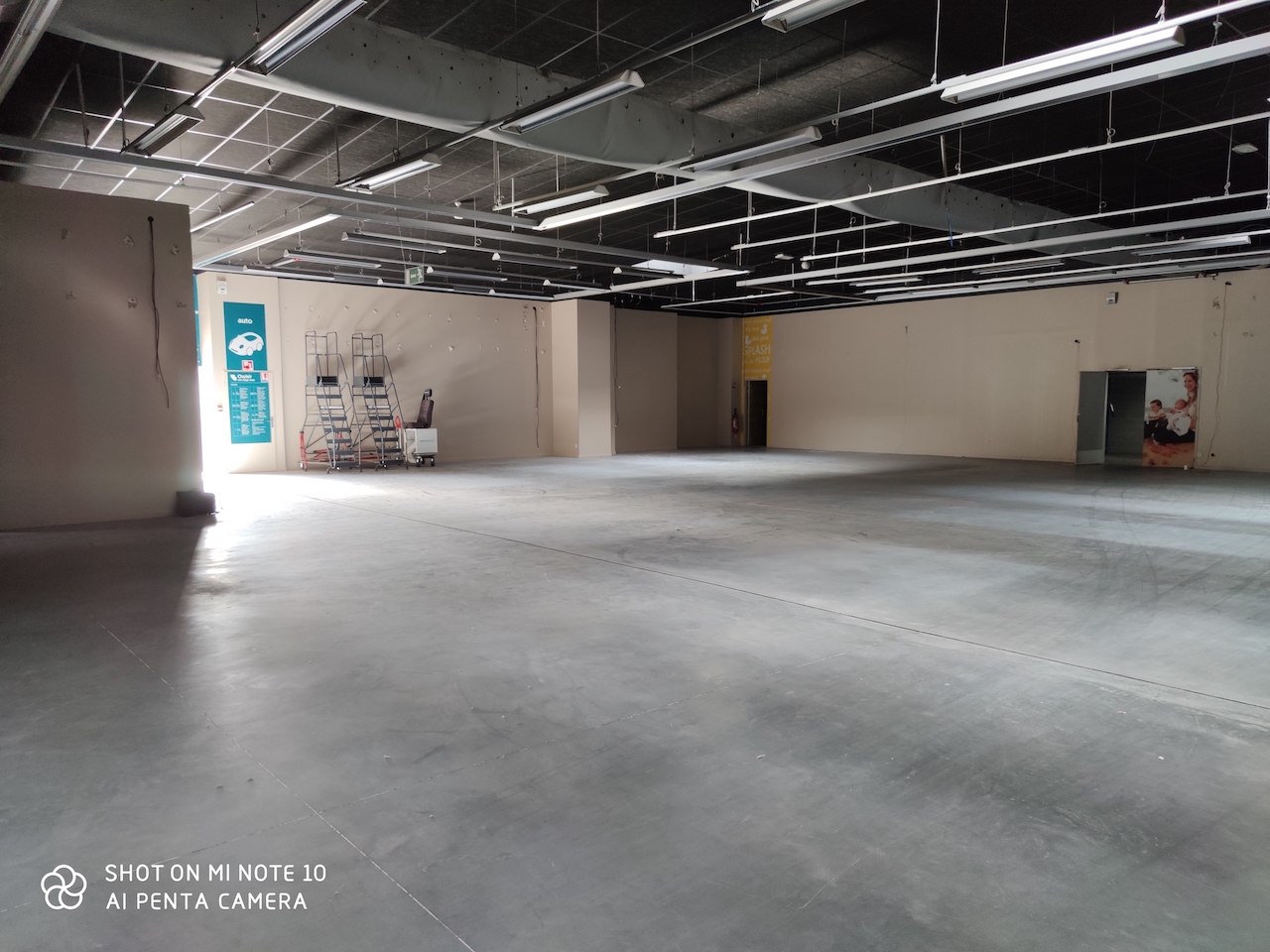 Vente de murs libres Local commercial 1 800 m² Biganos