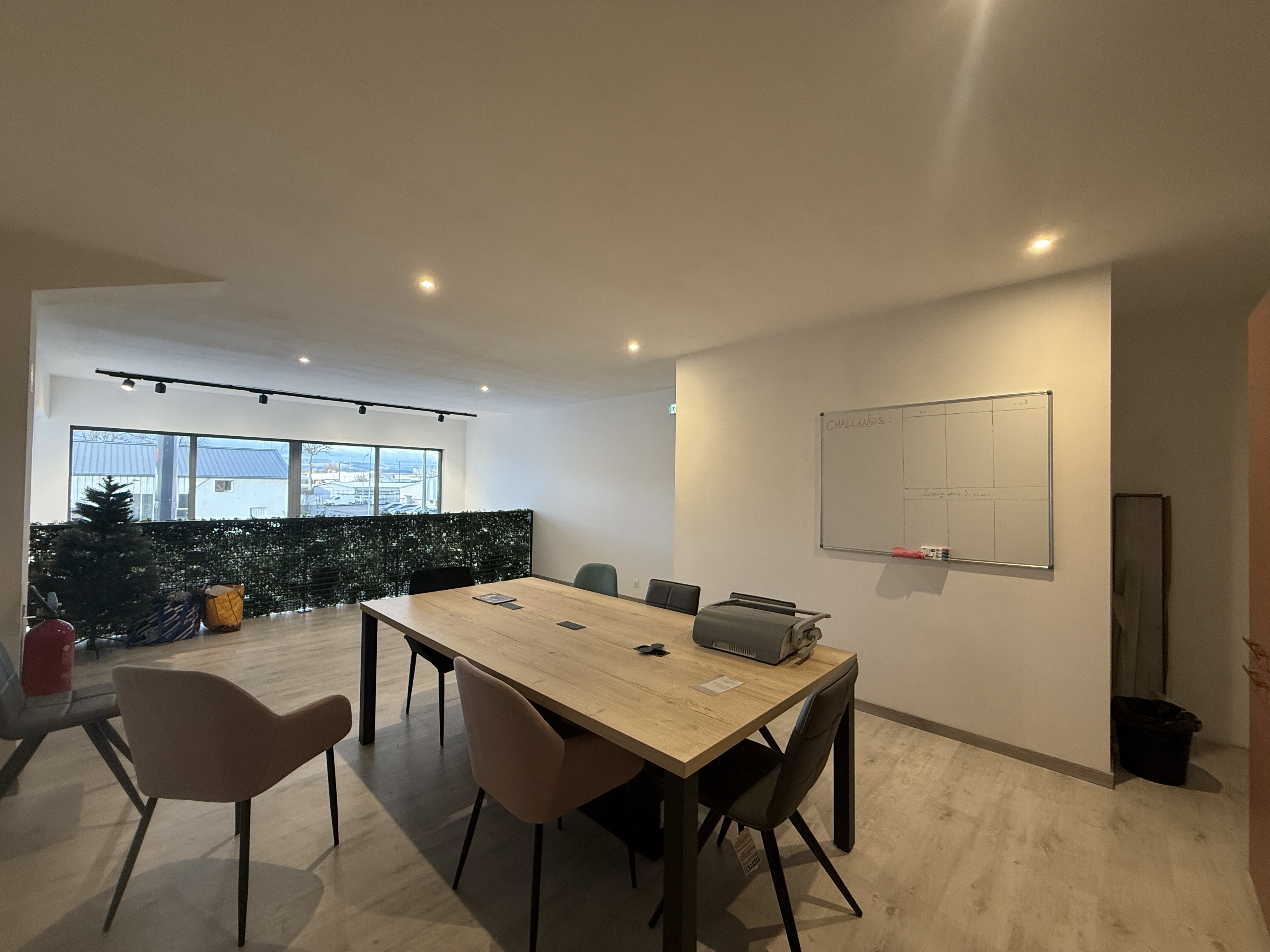 Location pure Local commercial 220 m² Le Coteau - 8