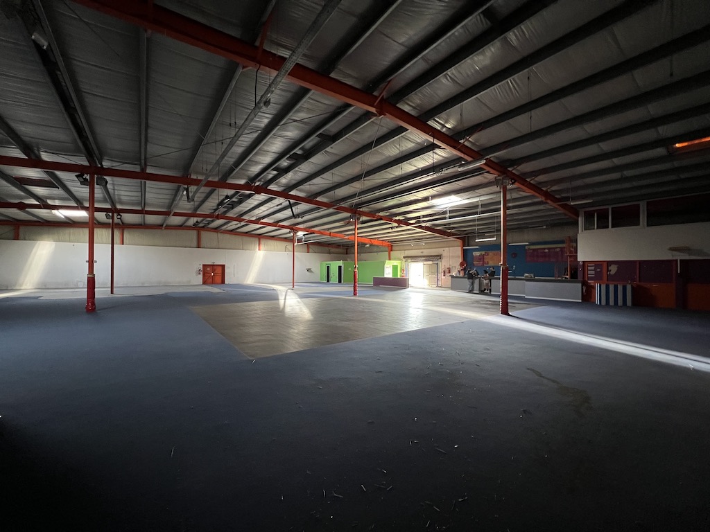 Location pure Local commercial 1 300 m² Biganos - 2