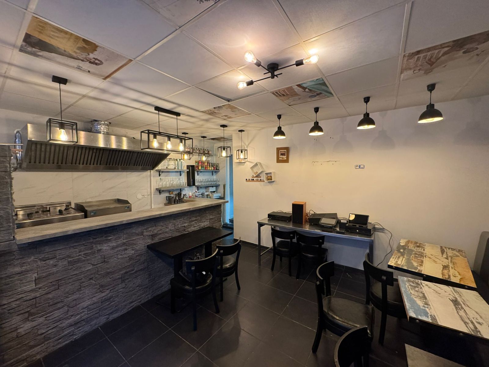 Location pure Local commercial 36 m² Paris 18e
