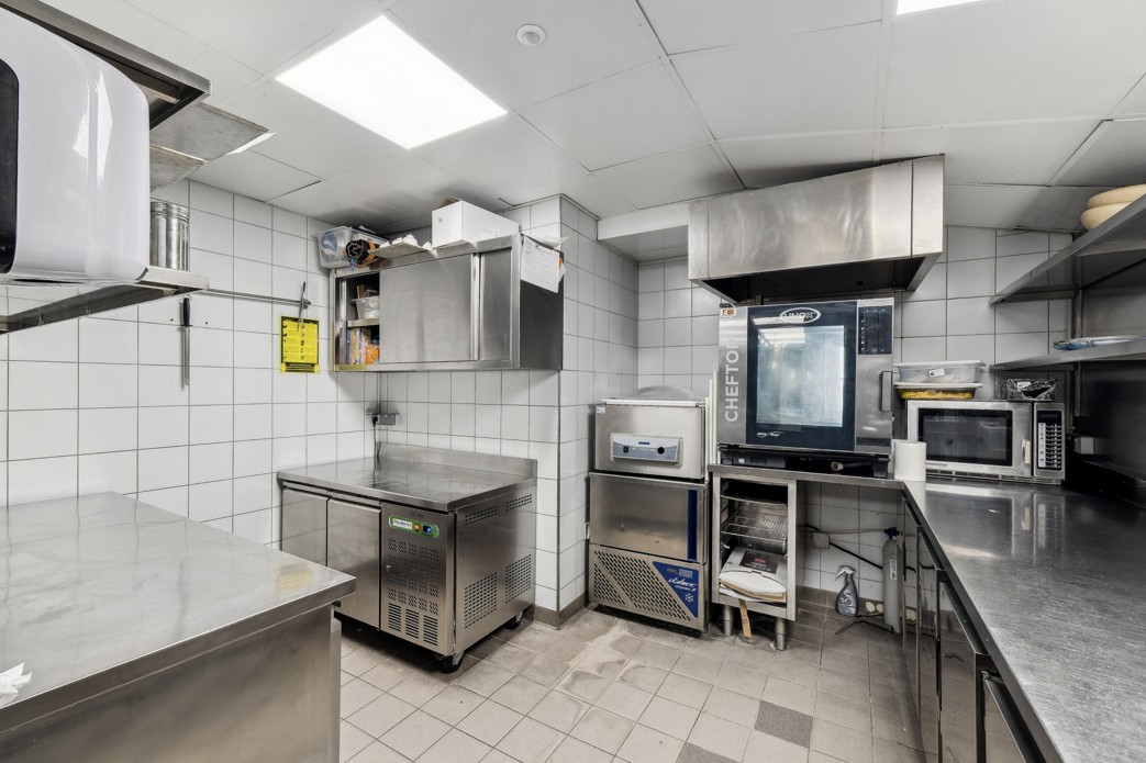 Location pure Local commercial 720 m² Paris 8e - 6