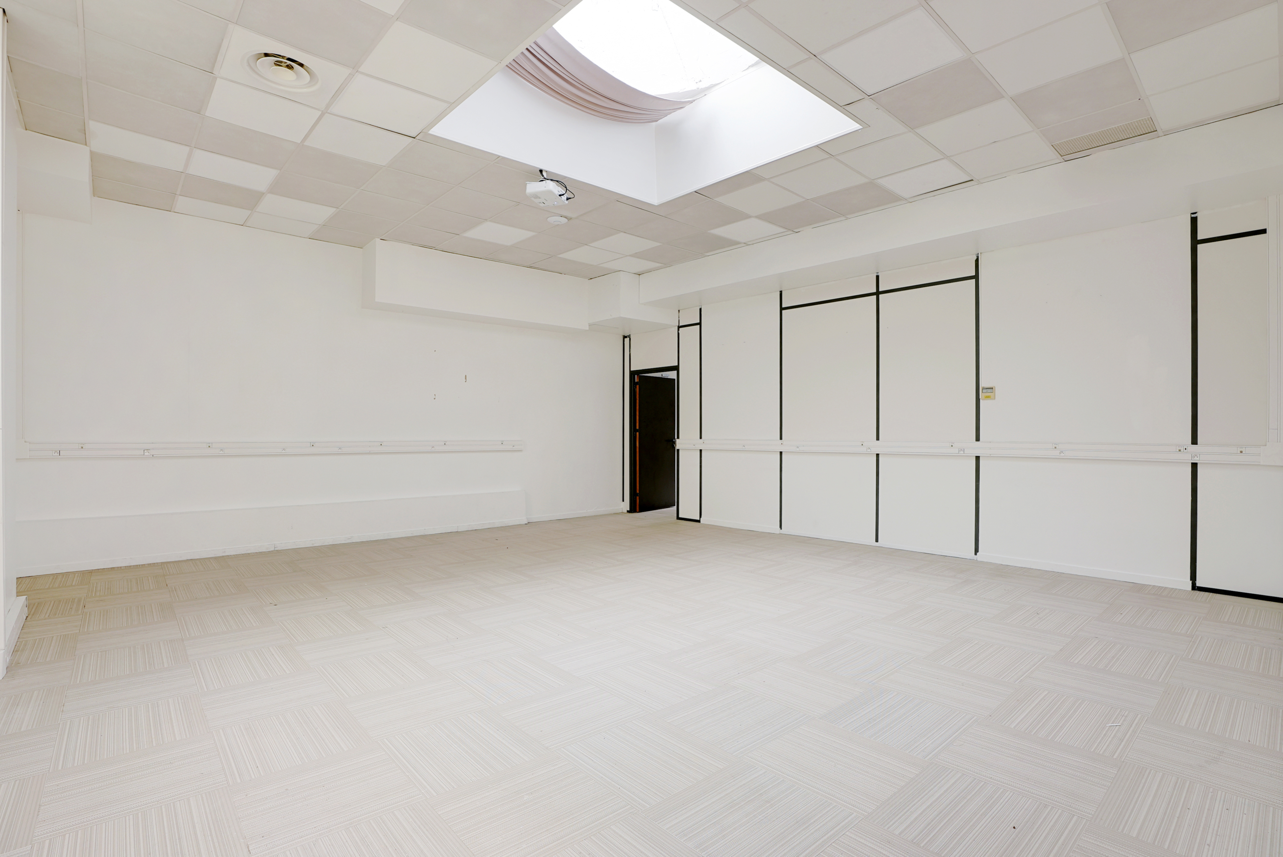 Location pure Local commercial 550 m² Paris - 10