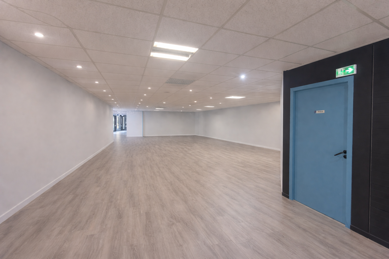 Location pure Local commercial 399 m² Besançon - 2