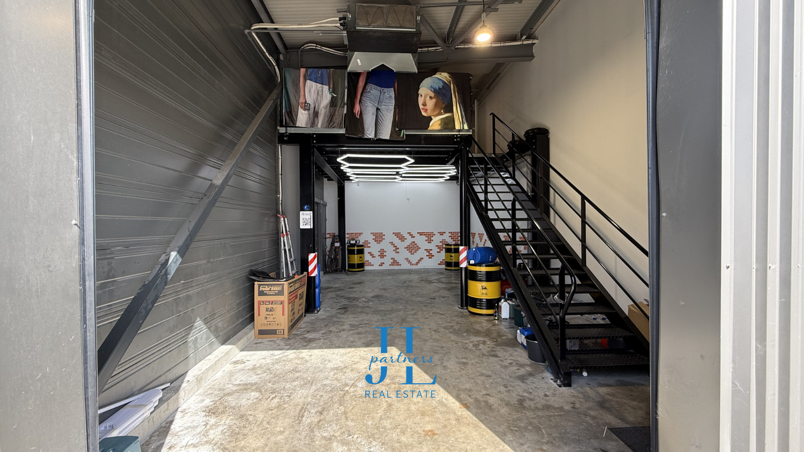 Location Entrepôt 80 m² Pessac