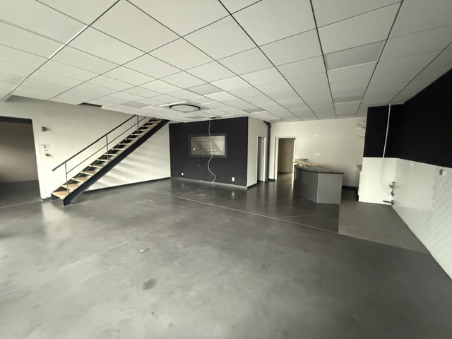 Vente de murs libres Entrepôt 416 m² Voreppe - 9