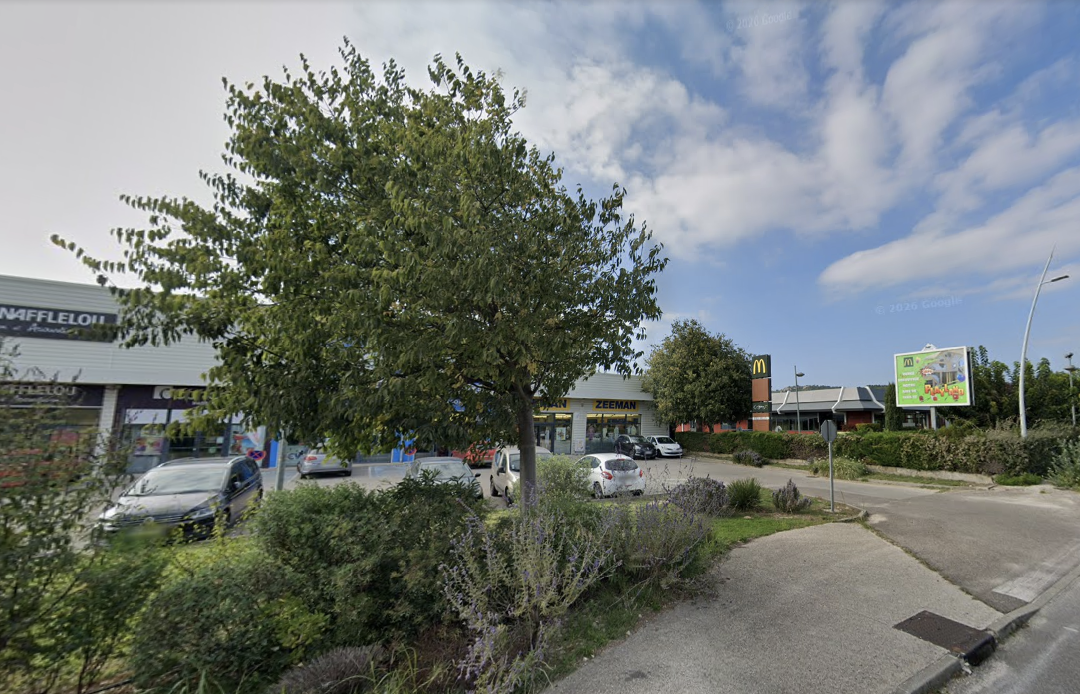 Location pure Local commercial 308 m² Bagnols-sur-Cèze - 3