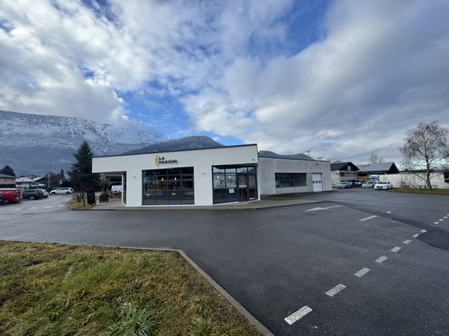 Location avec droit d'entrée Local commercial 407 m² Marnaz