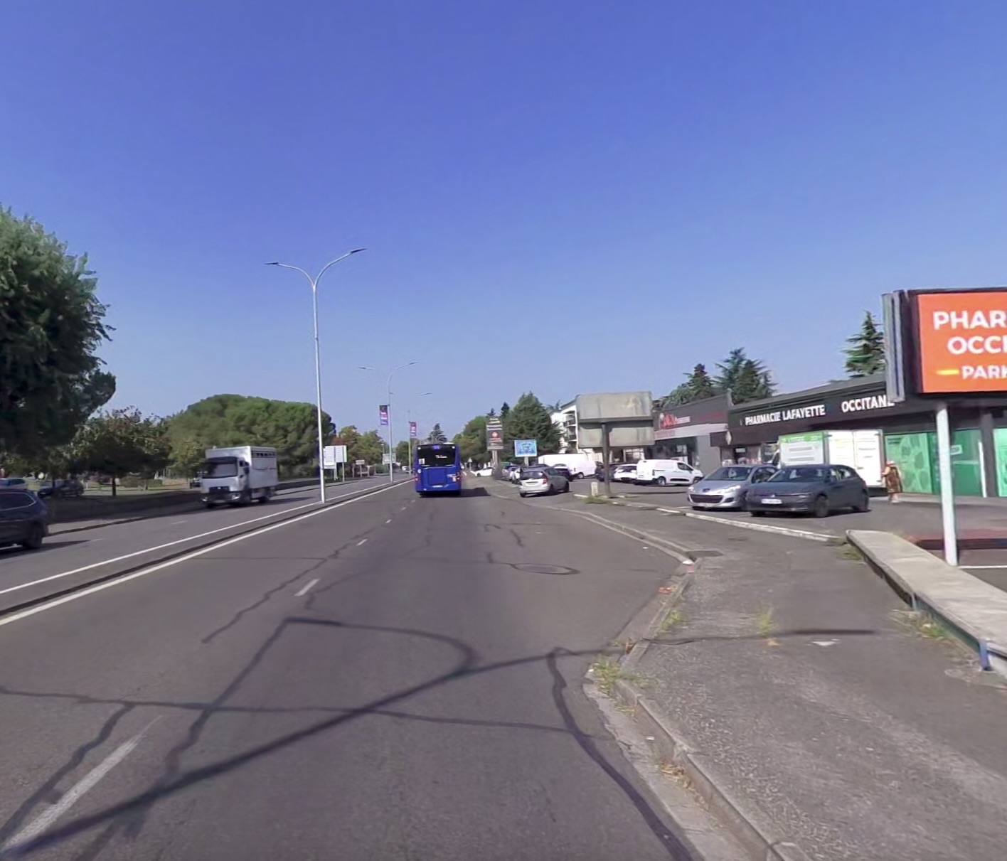 Location pure Local commercial 1 550 m² Tarbes