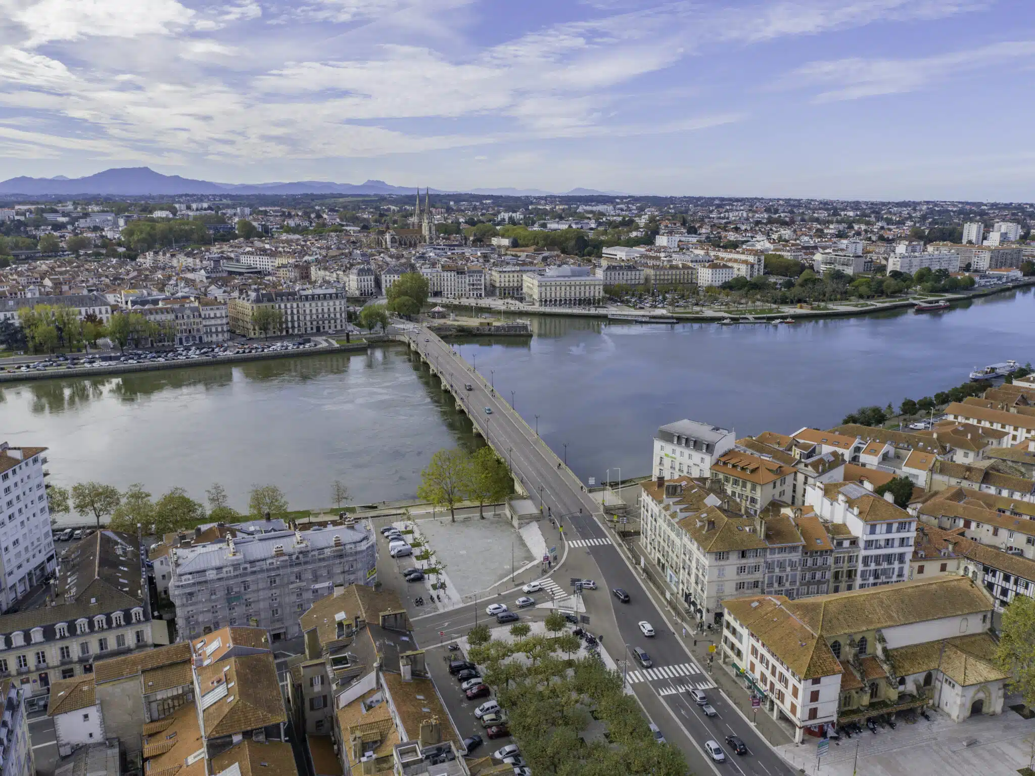 Location pure Local commercial 1 832 m² Bayonne