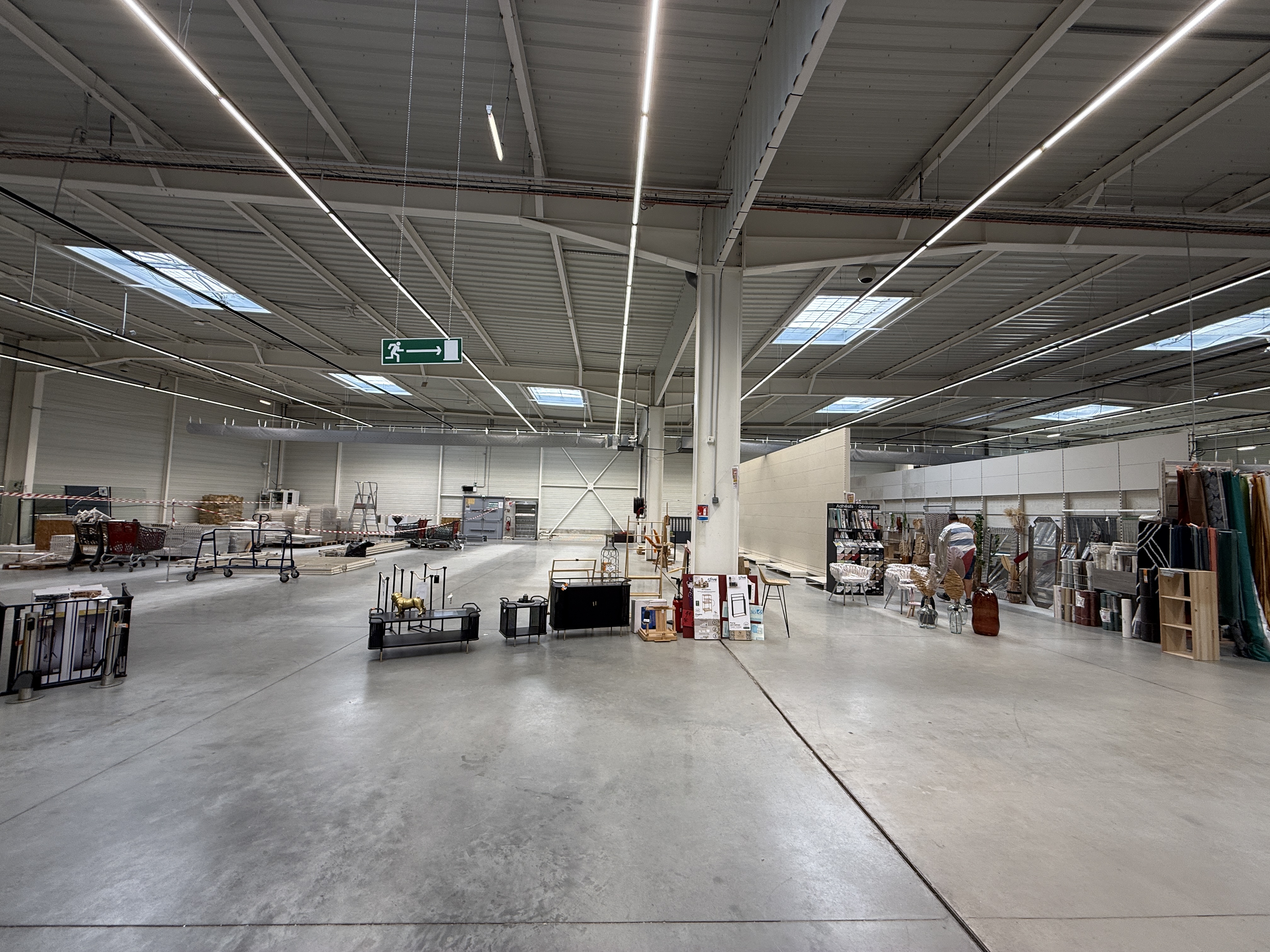 Location pure Local commercial 3 253 m² Roanne - 2