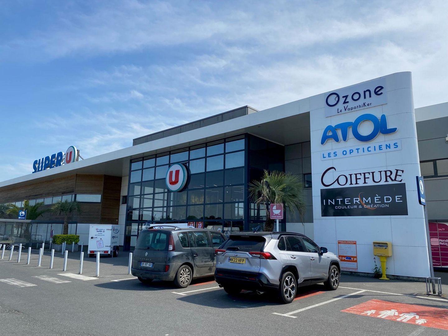 Location pure Local commercial 627 m² Lanvallay