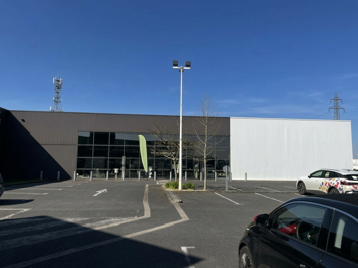 Location pure Local commercial 550 m² Trégueux