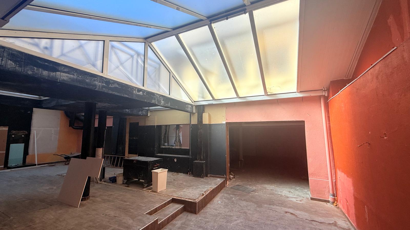 Location pure Local commercial 225 m² Clichy - 2