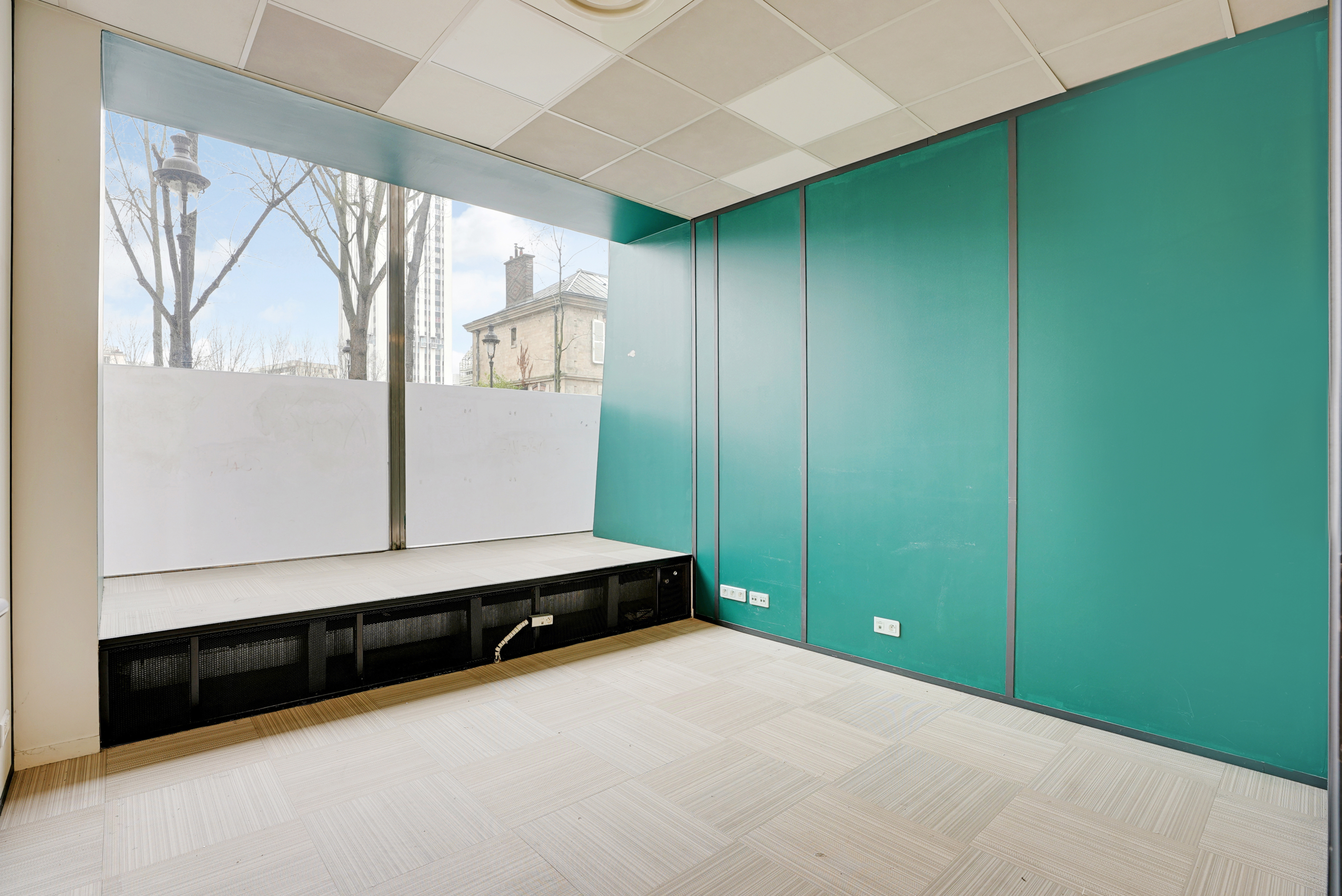 Location pure Local commercial 550 m² Paris - 4