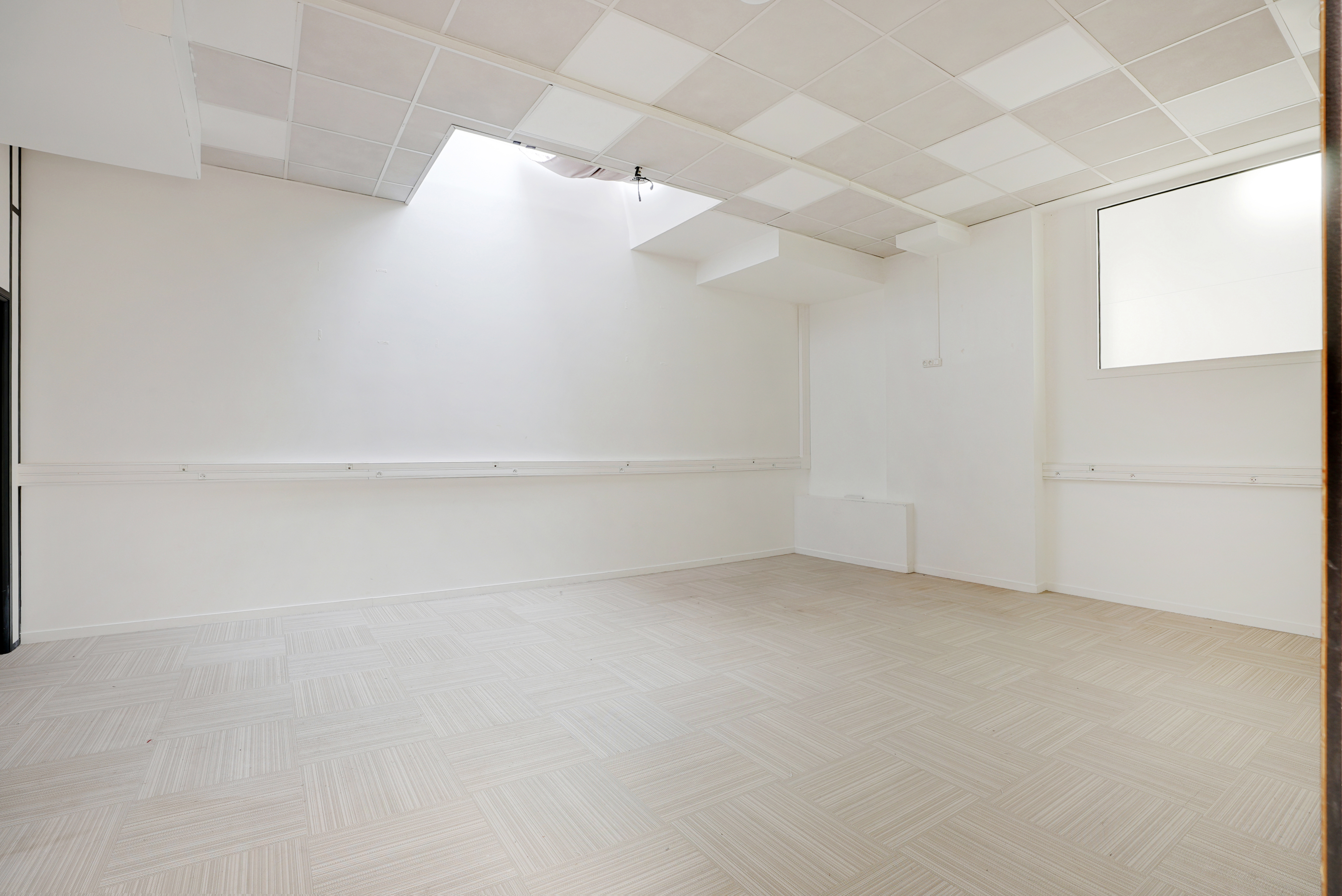 Location pure Local commercial 550 m² Paris - 12