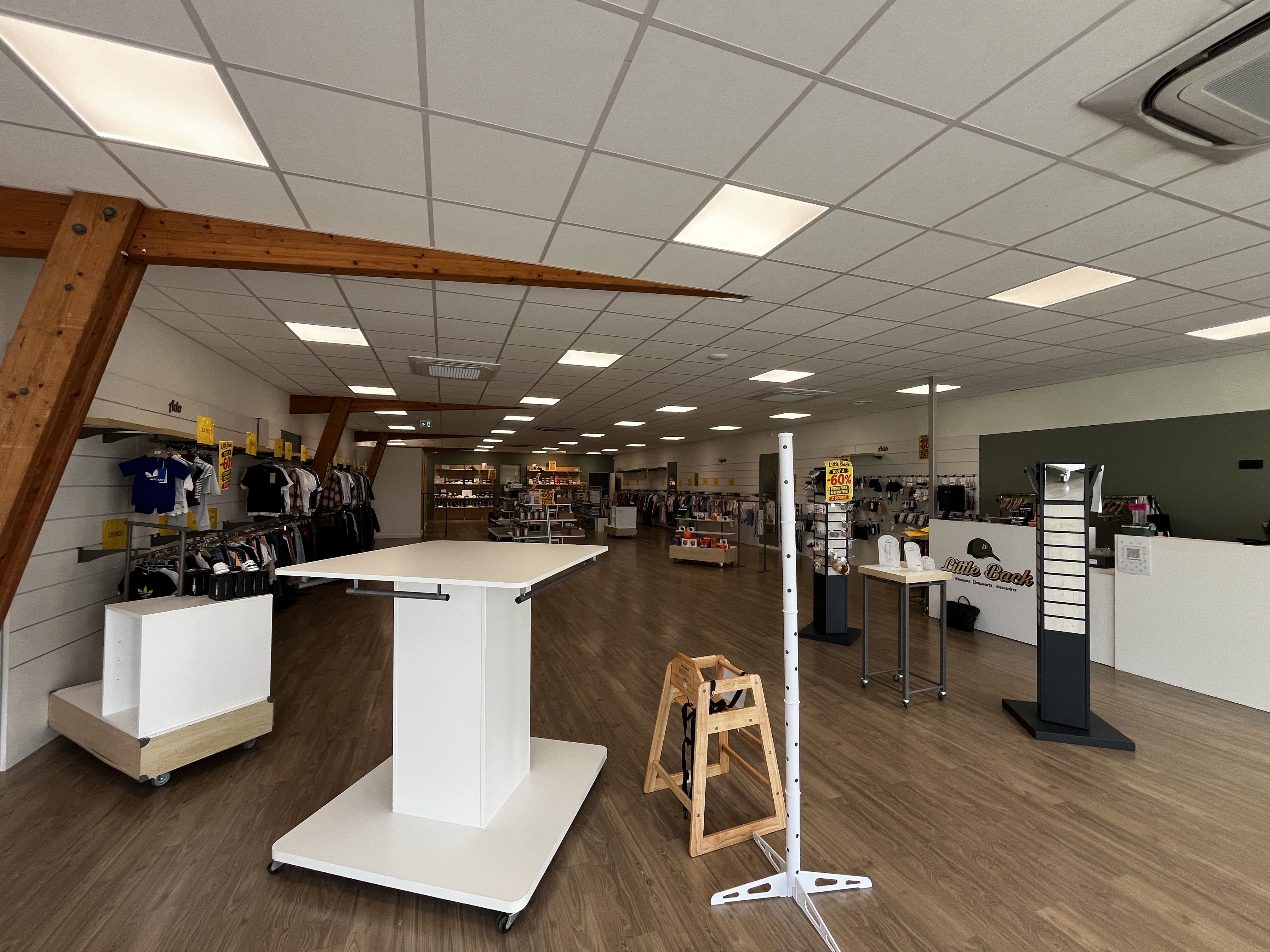 Location pure Local commercial 342 m² Mayenne - 3
