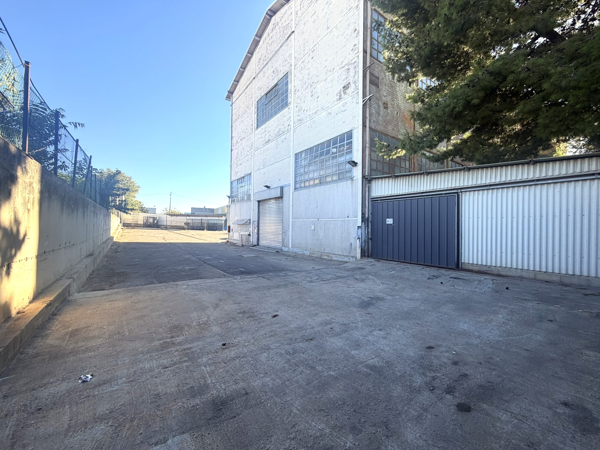 Location Entrepôt 1 030 m² Marseille - 12