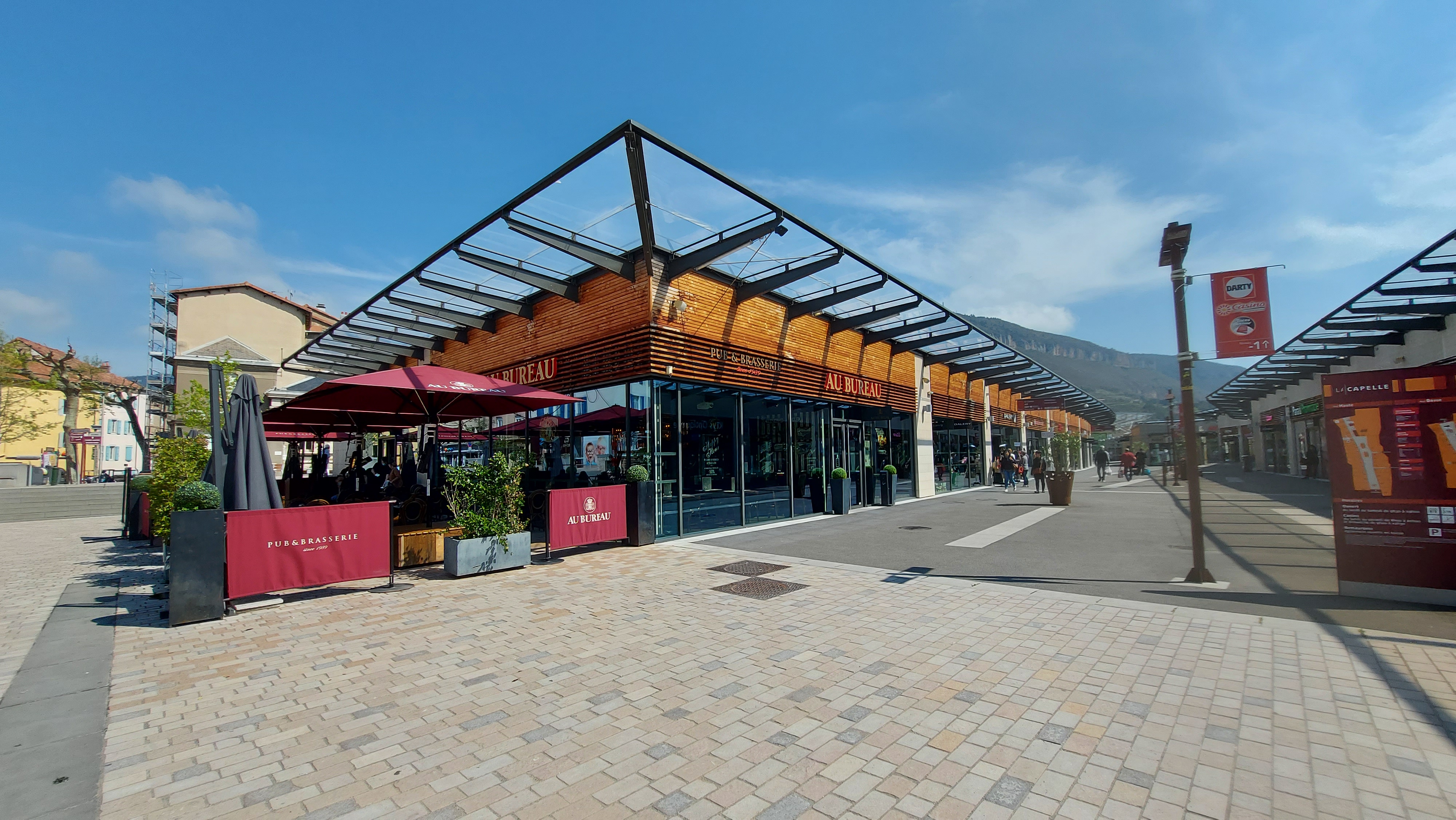 Location pure Local commercial 1 514 m² Millau