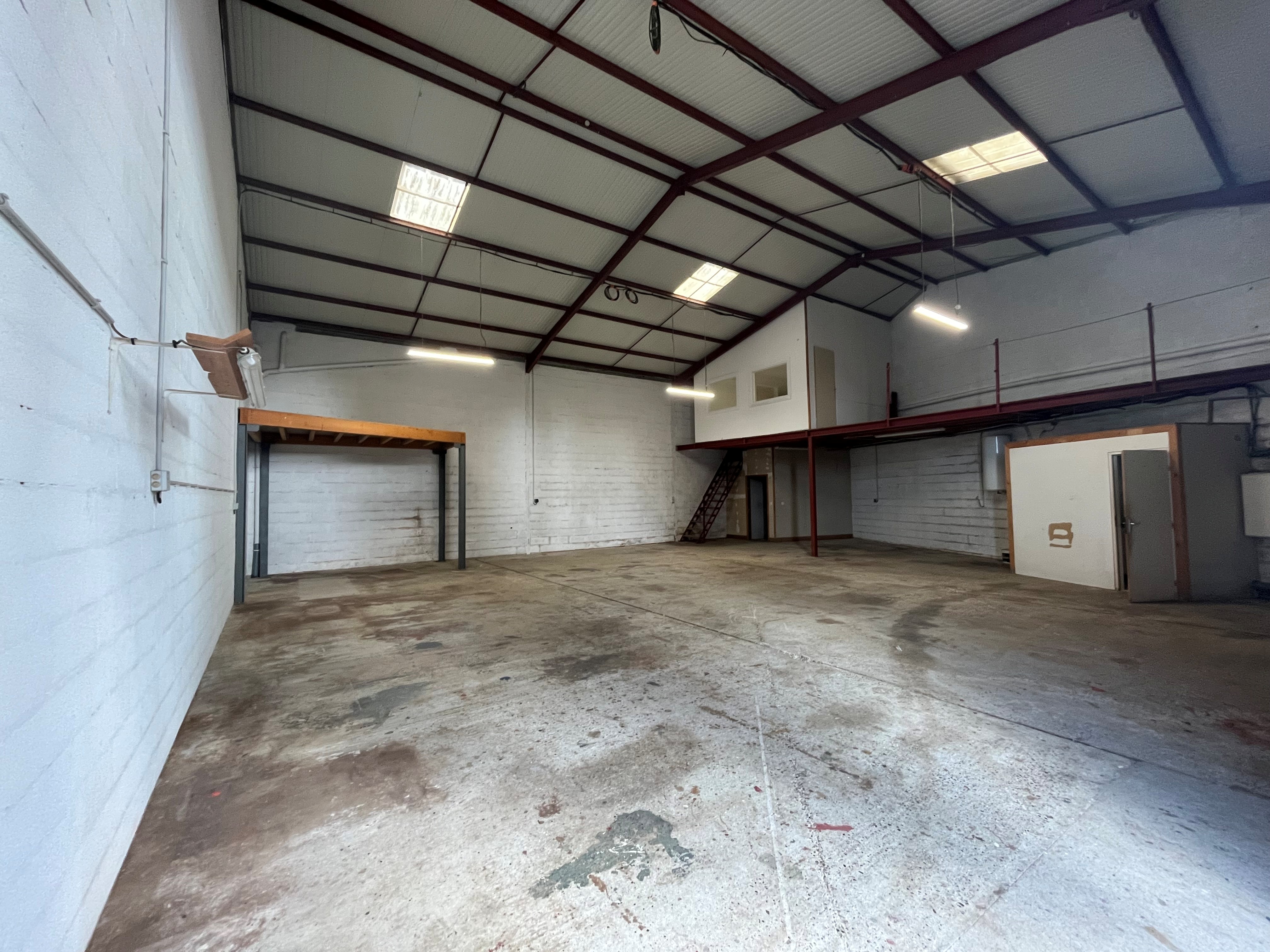 Location Entrepôt 235 m² Anglet