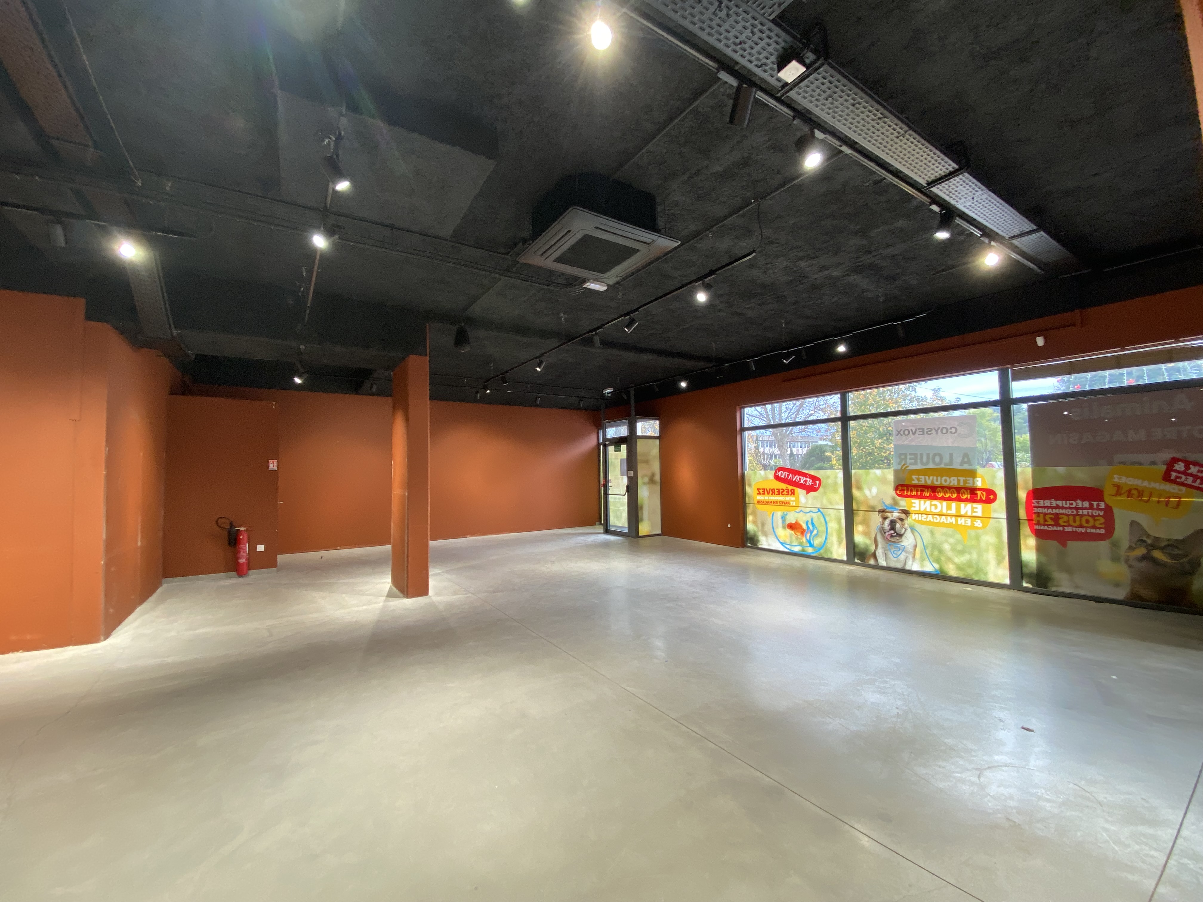 Location pure Local commercial 275 m² Mandelieu-la-Napoule - 2