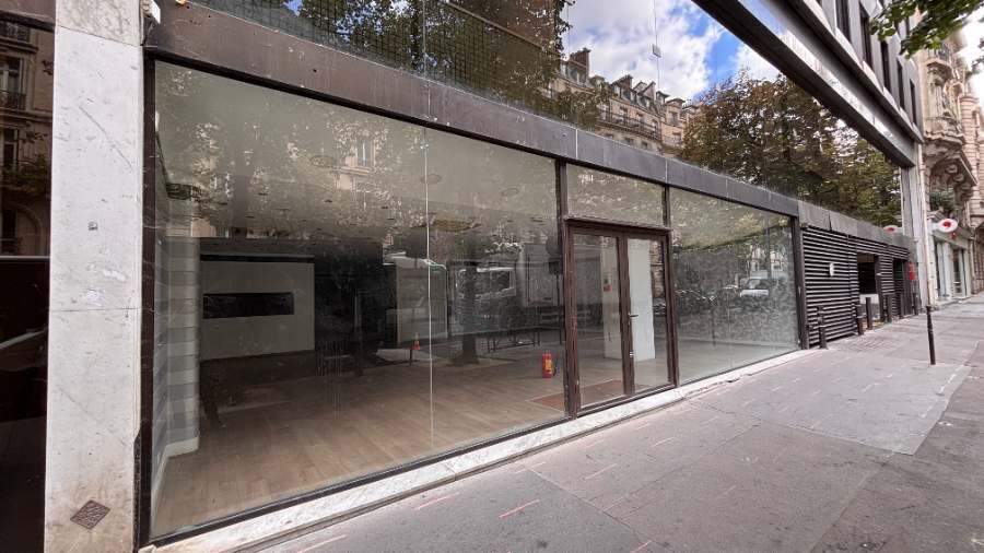 Location pure Local commercial 137 m² Paris