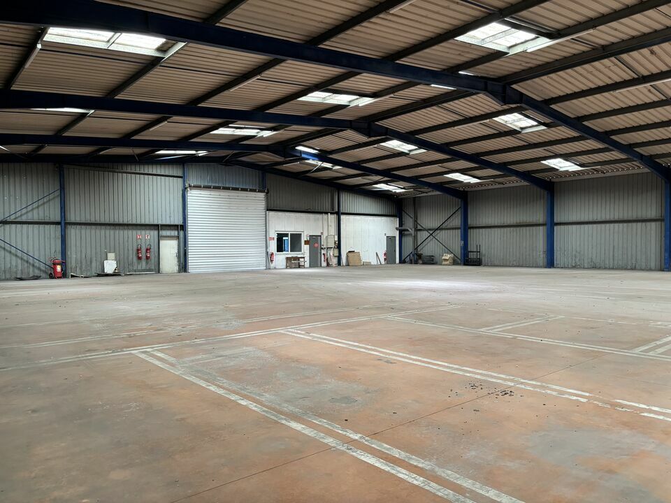 Vente de murs libres Entrepôt 2 120 m² Vayres