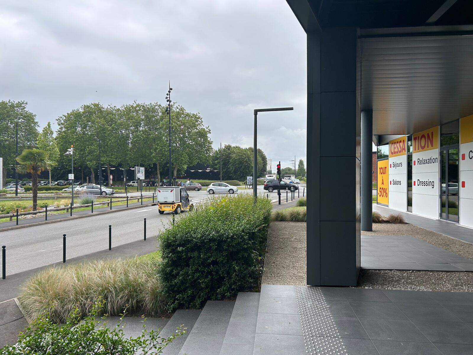 Location pure Local commercial 580 m² Valenciennes - 2